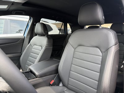 2026 Volkswagen Atlas Cross Sport 2.0T SEL R-Line Black 4MOTION