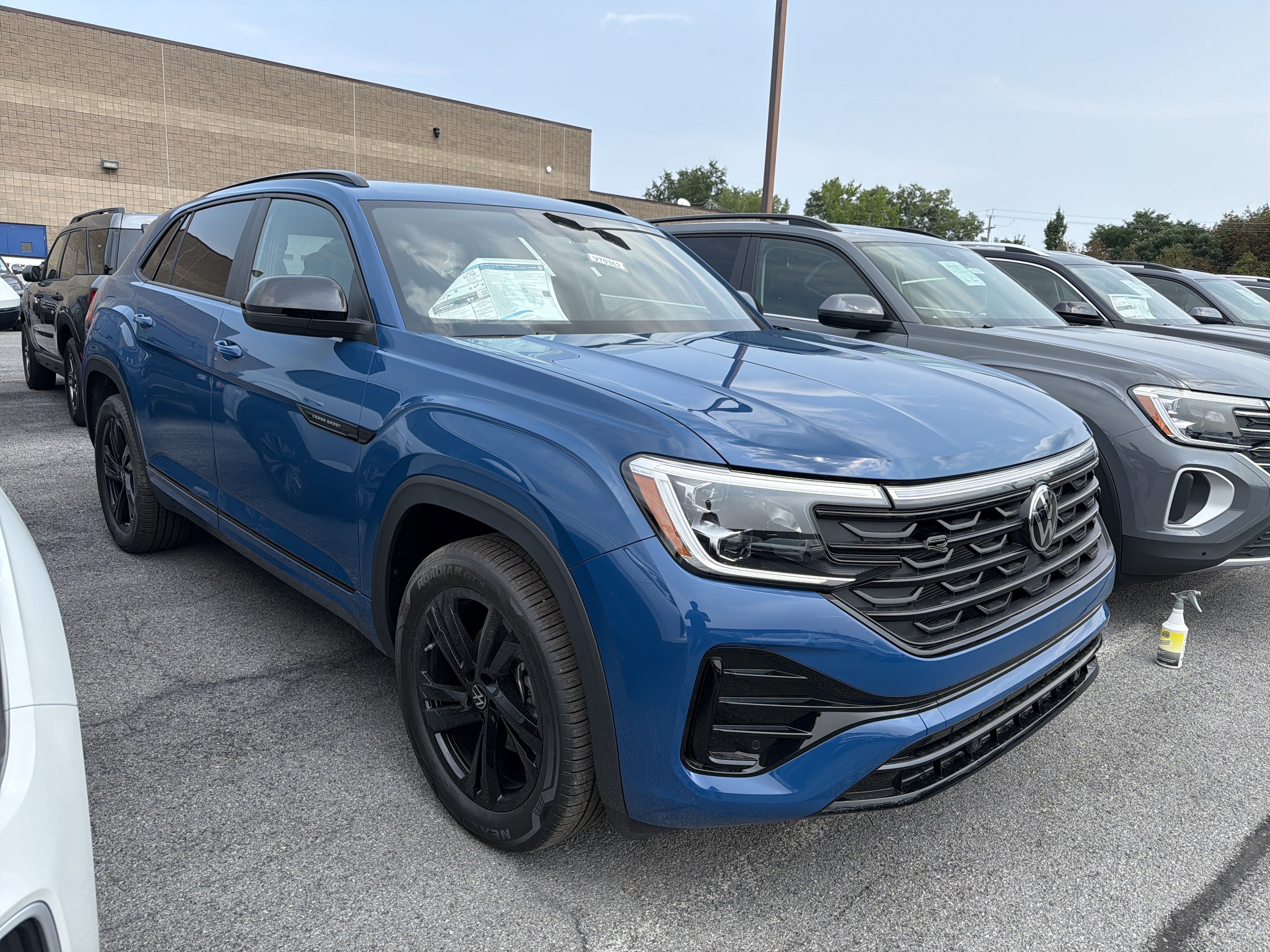 2026 Volkswagen Atlas Cross Sport 2.0T SEL R-Line Black 4MOTION