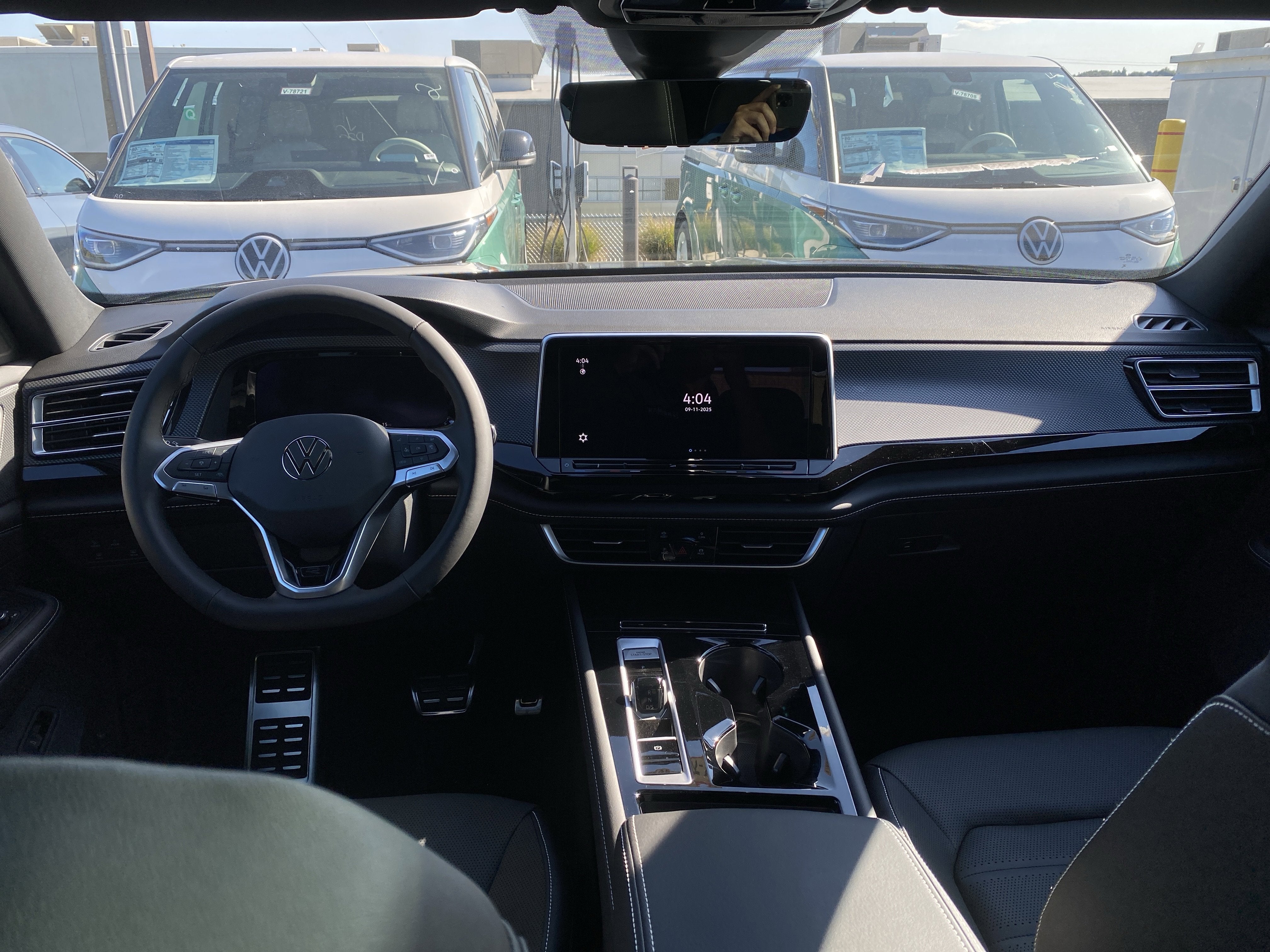 2026 Volkswagen Atlas Cross Sport 2.0T SEL R-Line Black 4MOTION