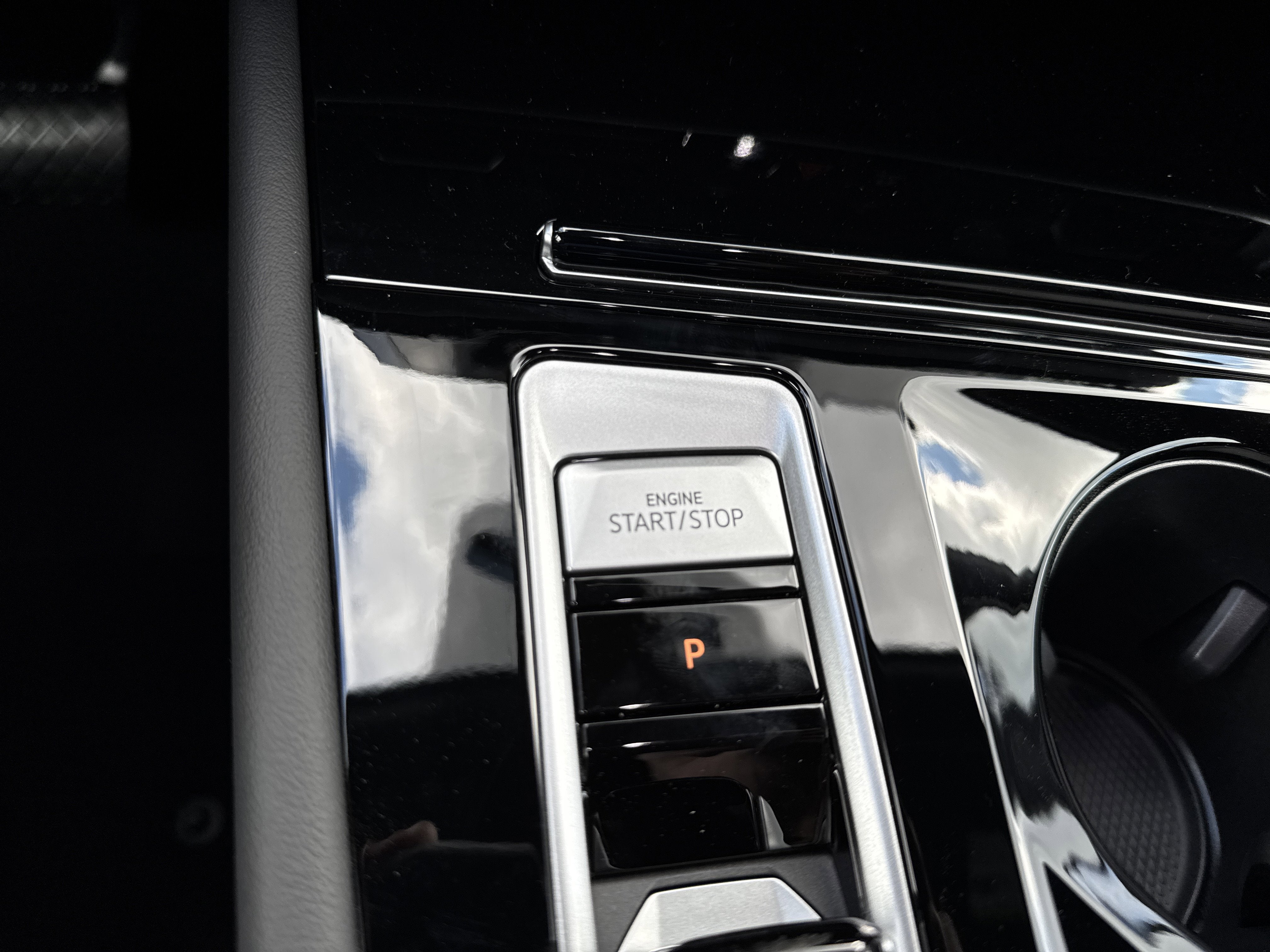 2026 Volkswagen Atlas Cross Sport 2.0T SEL 4MOTION