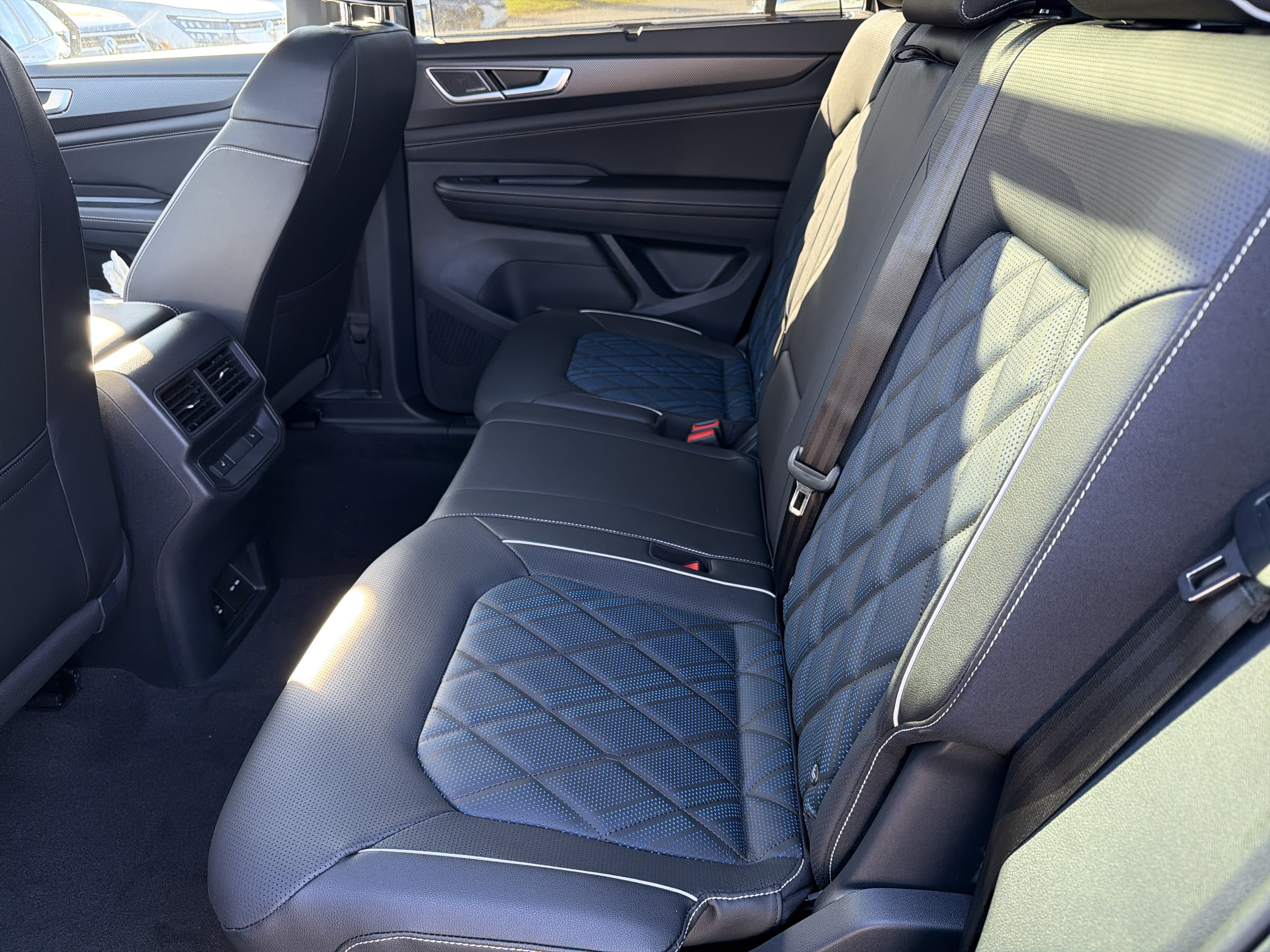 2026 Volkswagen Atlas Cross Sport 2.0T SEL Premium R-Line 4MOTION