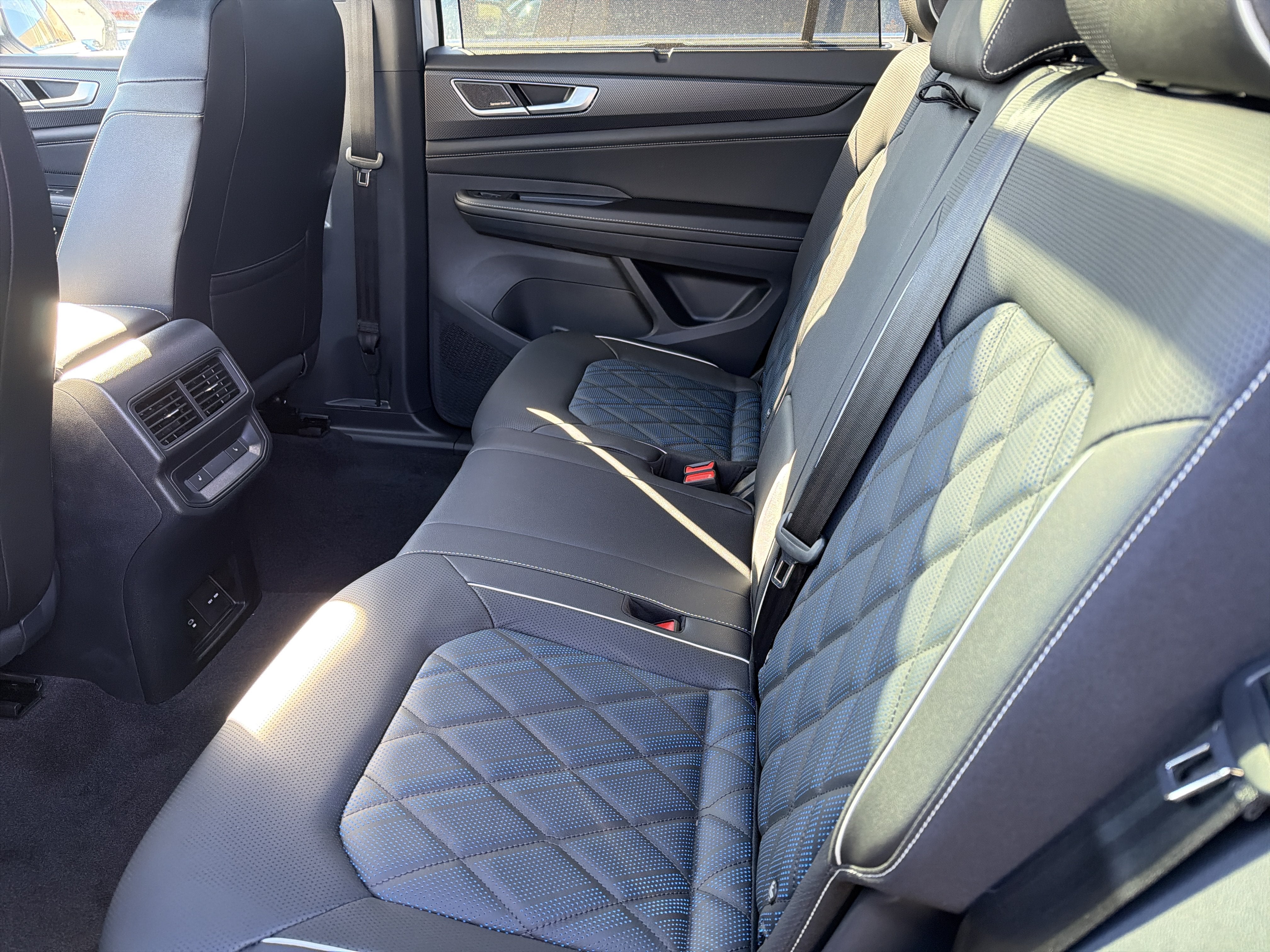 2026 Volkswagen Atlas Cross Sport 2.0T SEL Premium R-Line 4MOTION