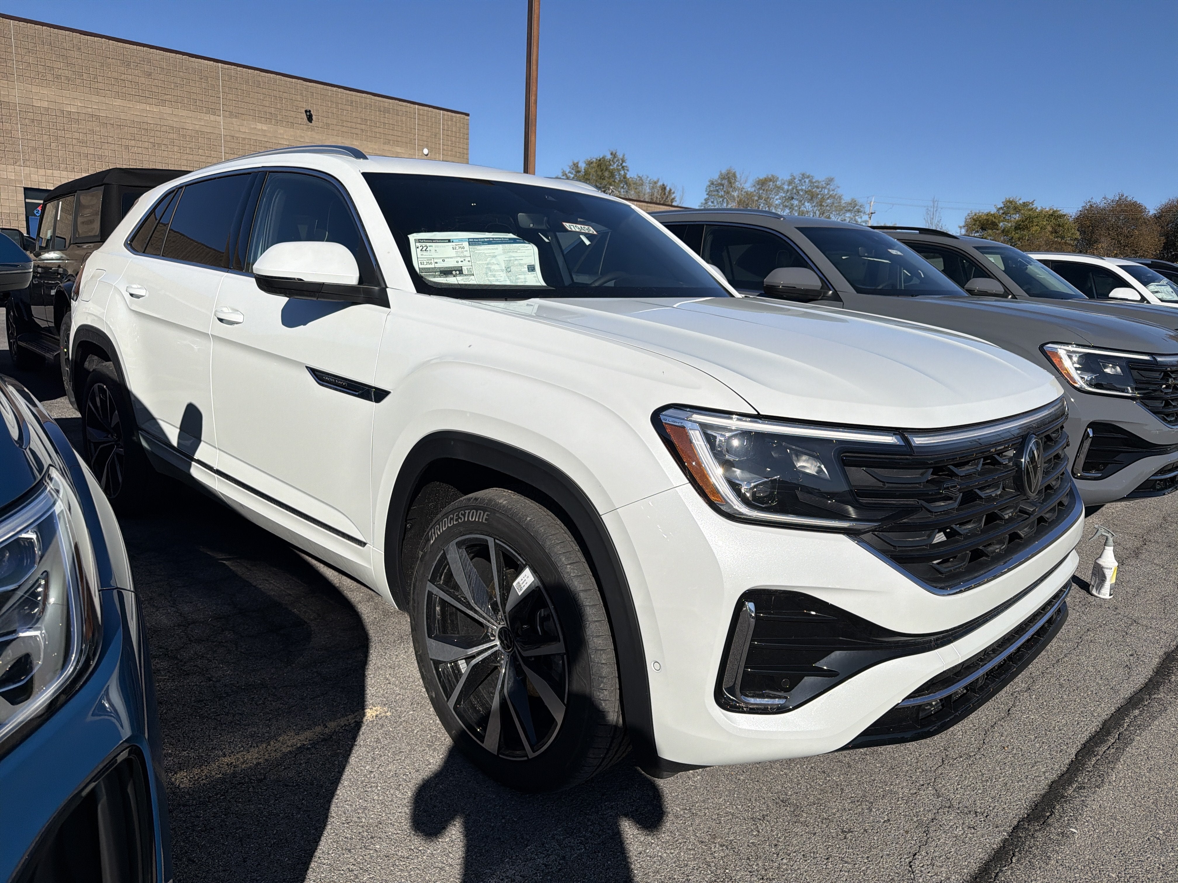 2026 Volkswagen Atlas Cross Sport 2.0T SEL Premium R-Line 4MOTION