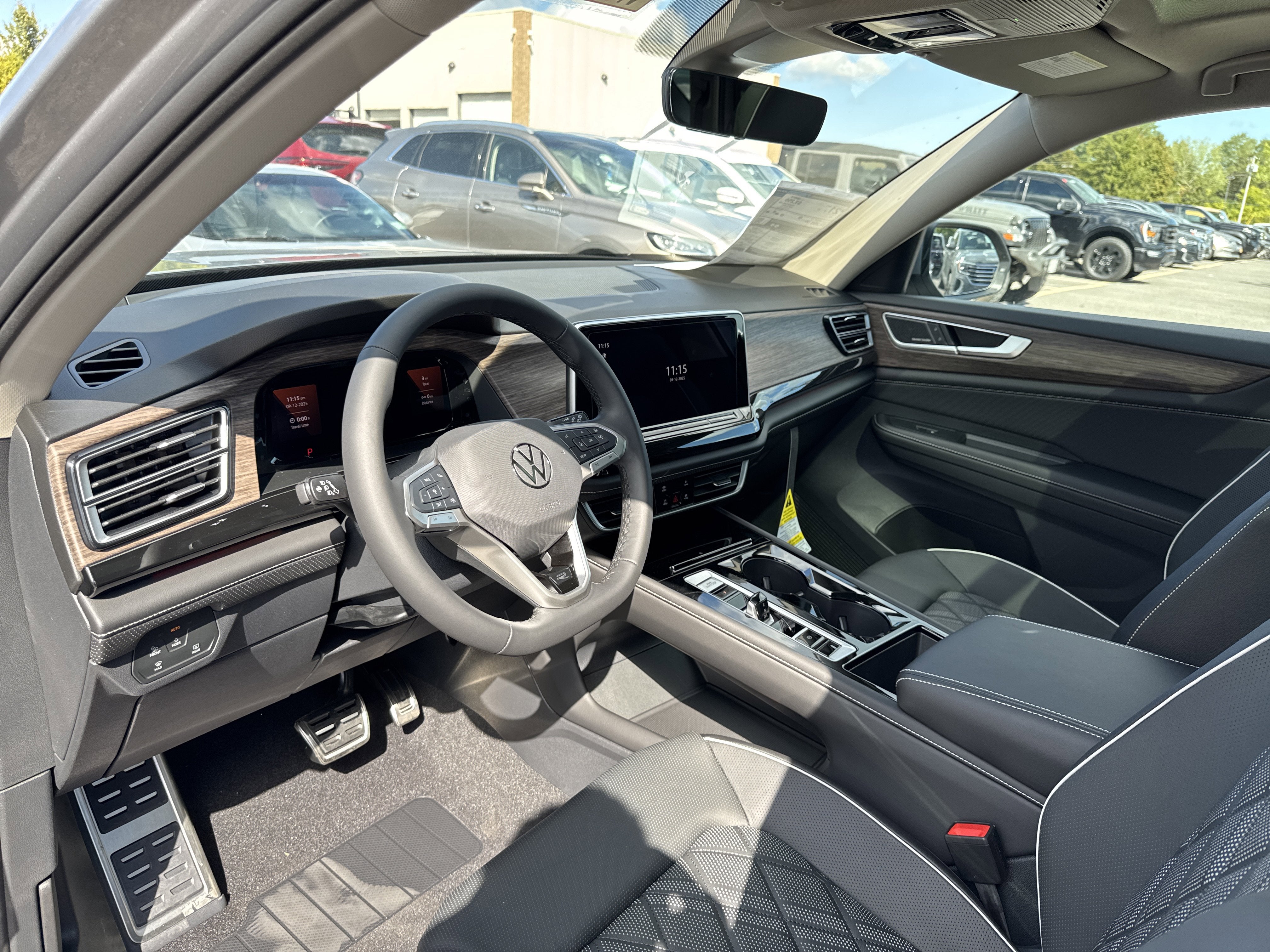 2026 Volkswagen Atlas 2.0T SEL Premium R-Line 4MOTION