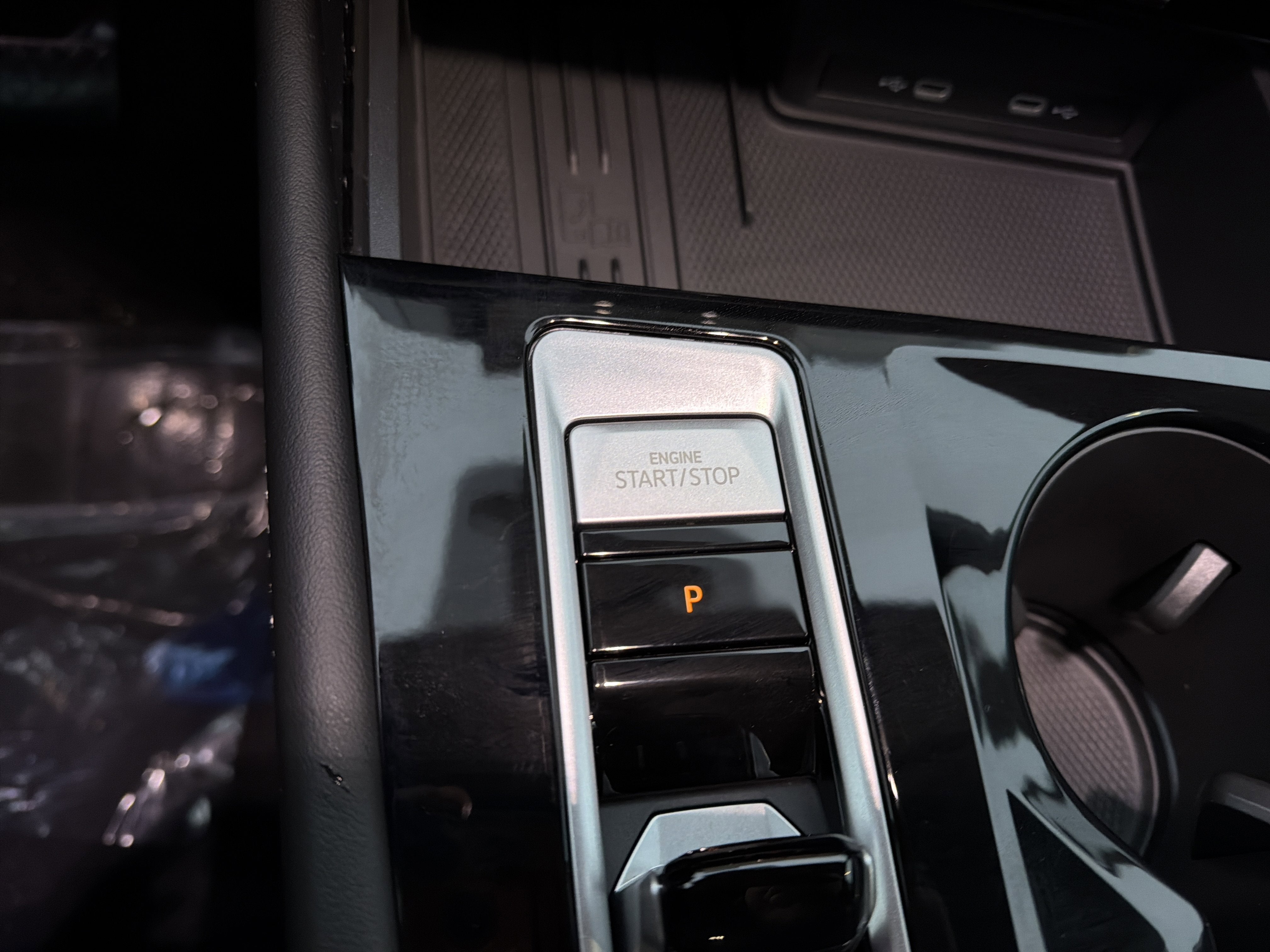 2026 Volkswagen Atlas Cross Sport 2.0T SE w/Technology 4MOTION