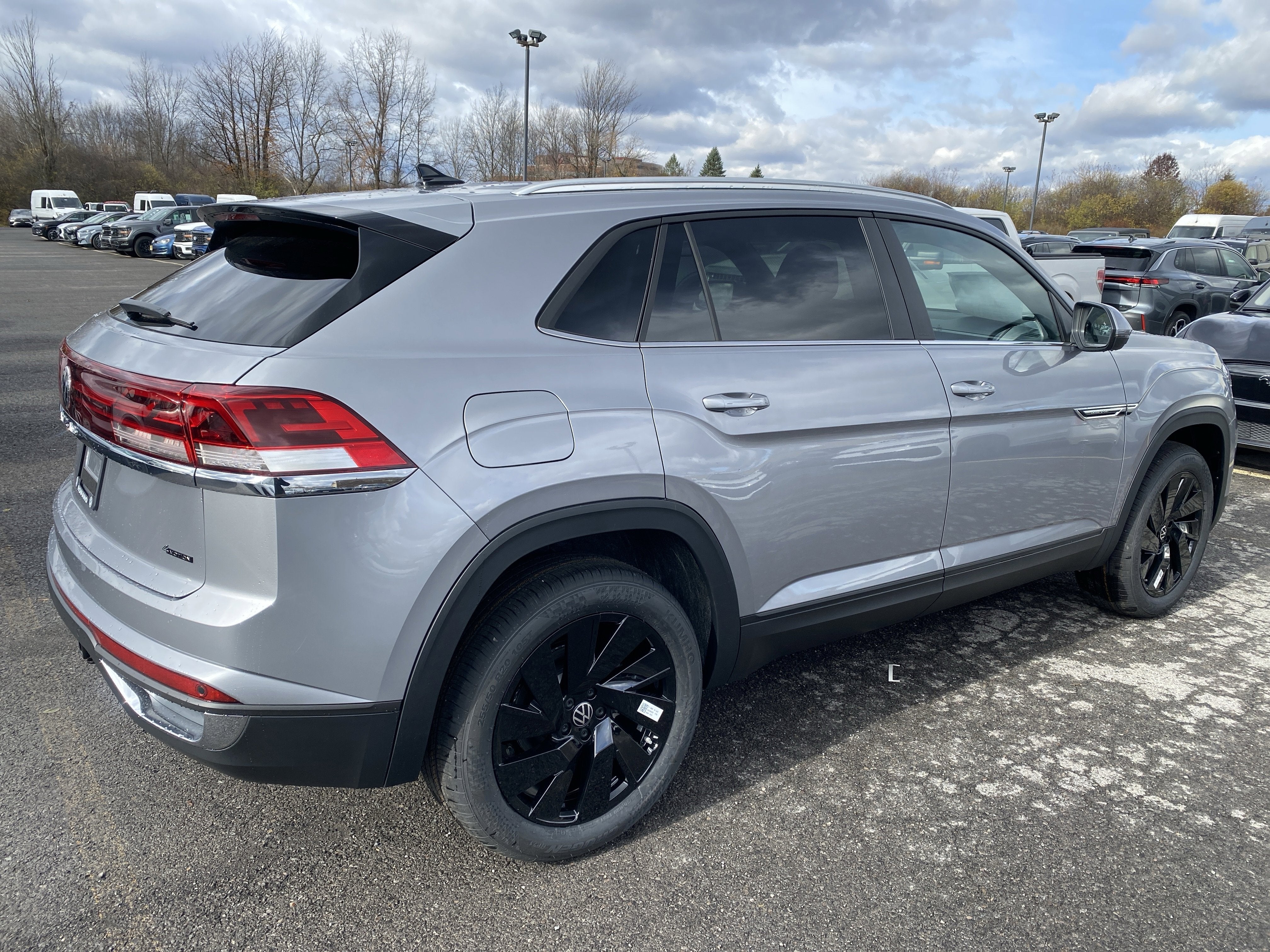 2026 Volkswagen Atlas Cross Sport 2.0T SE w/Technology 4MOTION
