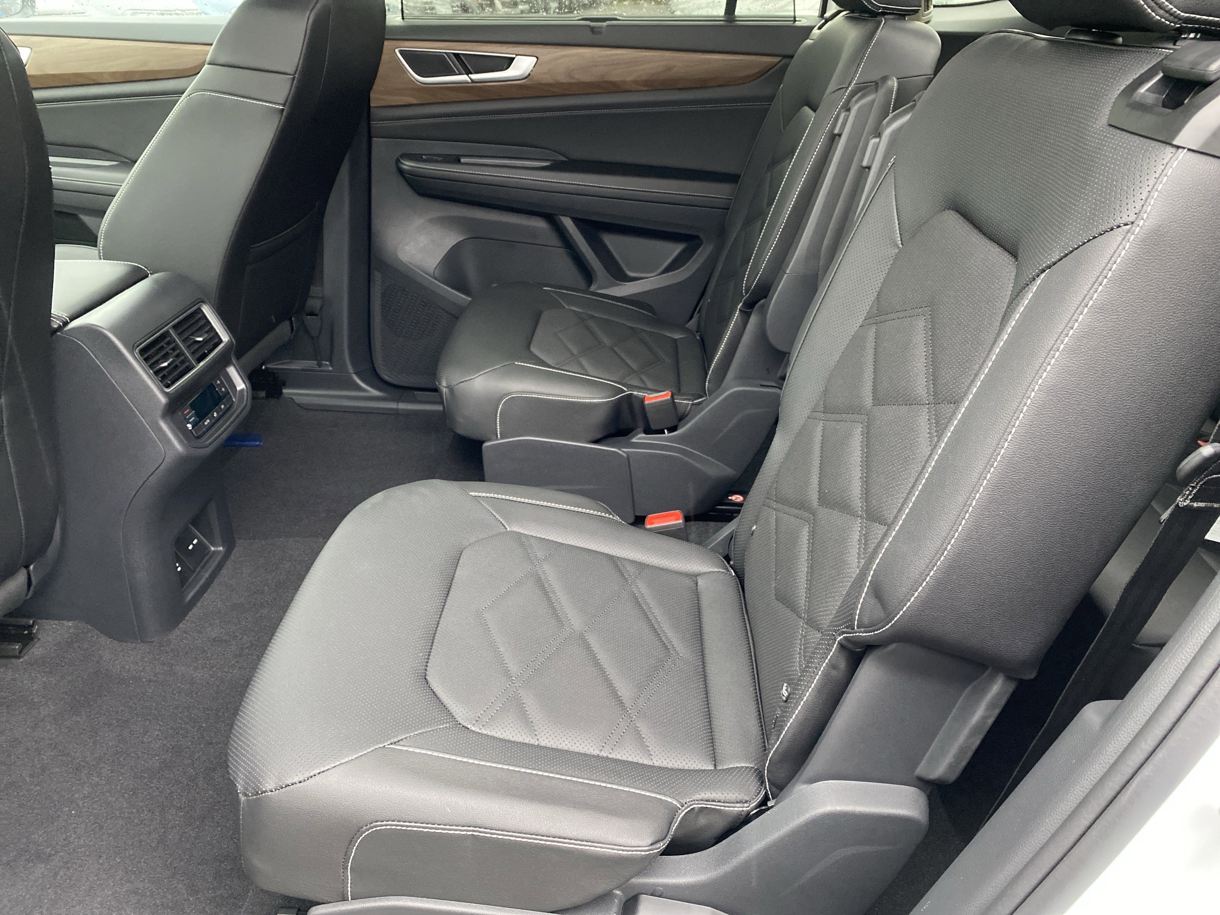 2026 Volkswagen Atlas 2.0T SE w/Technology 4MOTION