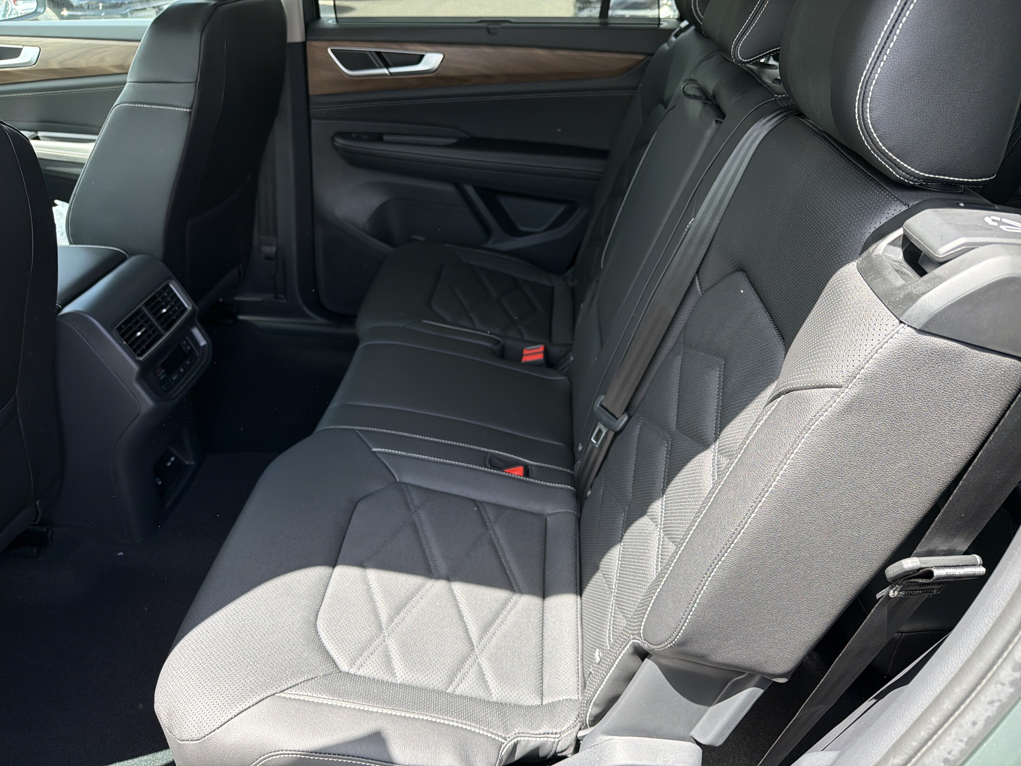 2026 Volkswagen Atlas 2.0T SE w/Technology 4MOTION