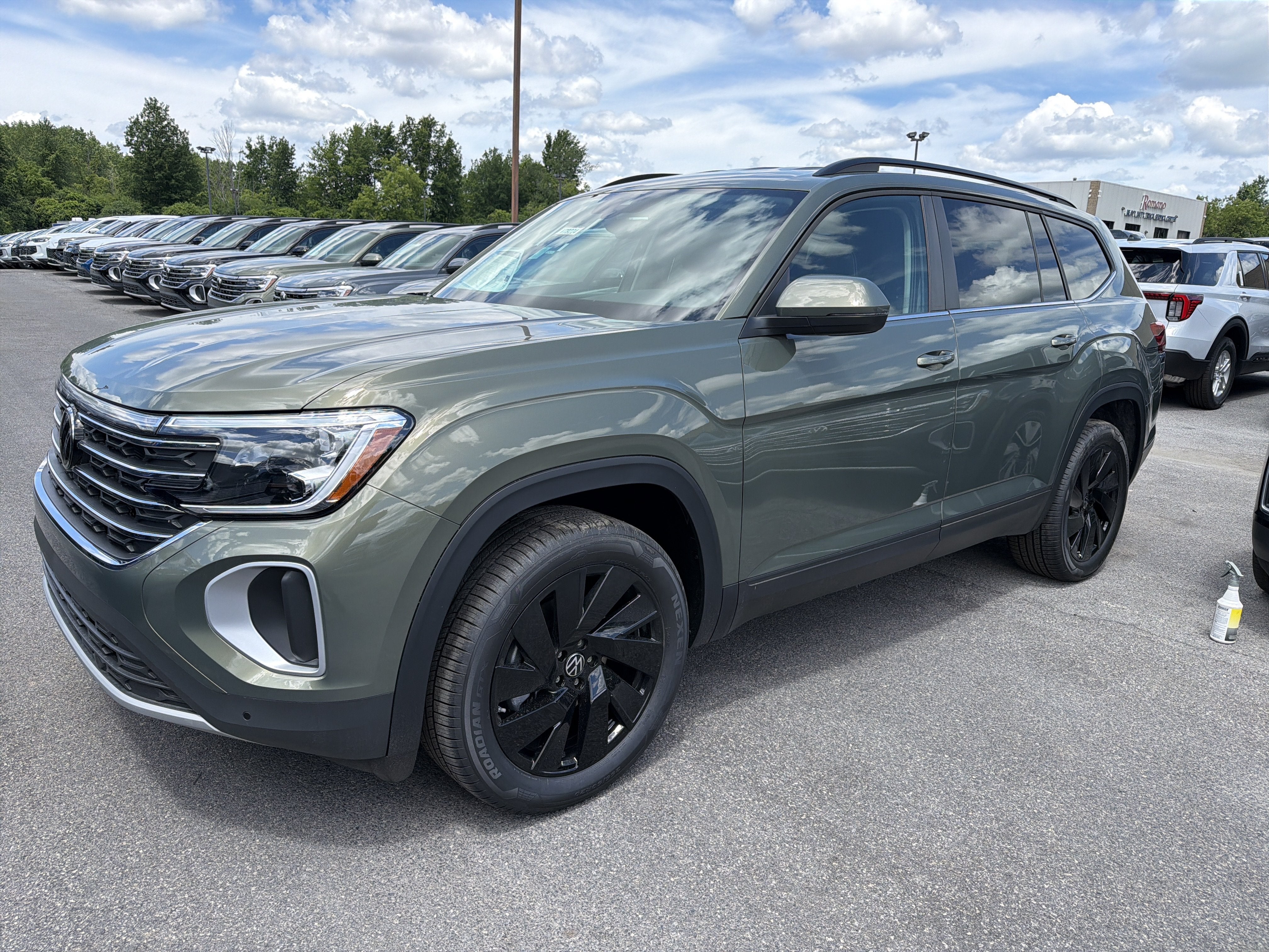 2026 Volkswagen Atlas 2.0T SE w/Technology 4MOTION