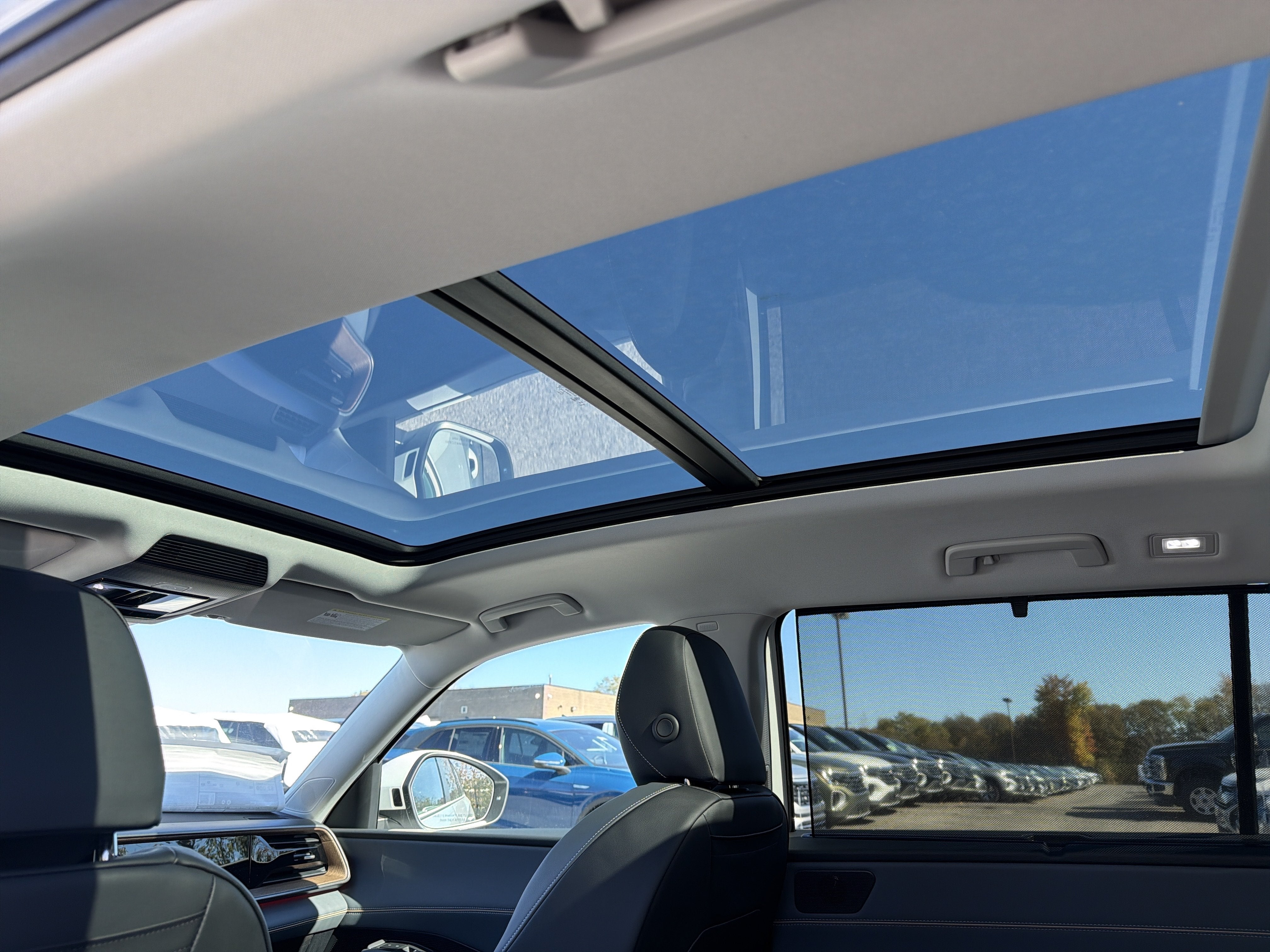 2027 Volkswagen Atlas SE w/Technology 4MOTION