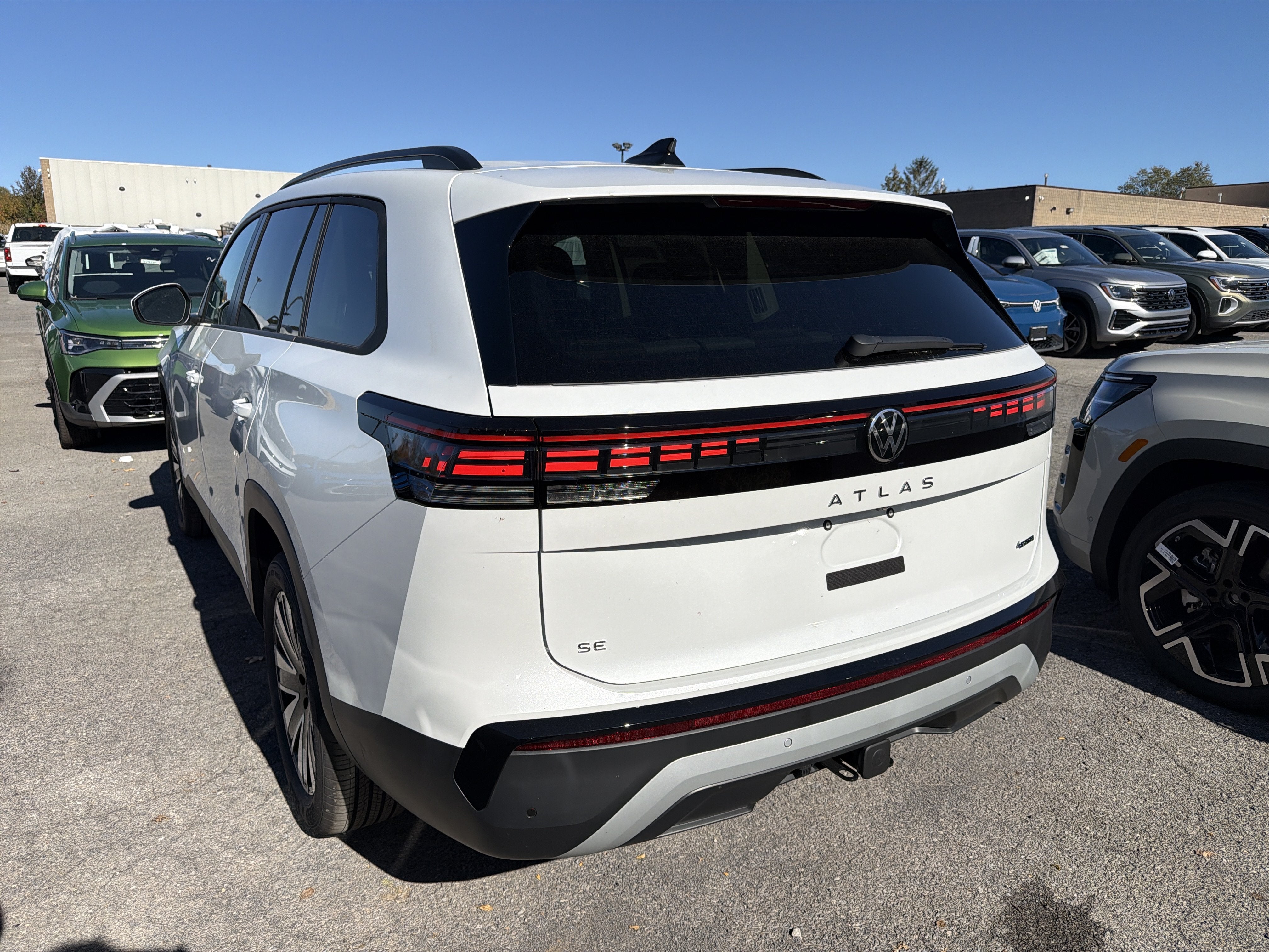 2027 Volkswagen Atlas SE w/Technology 4MOTION
