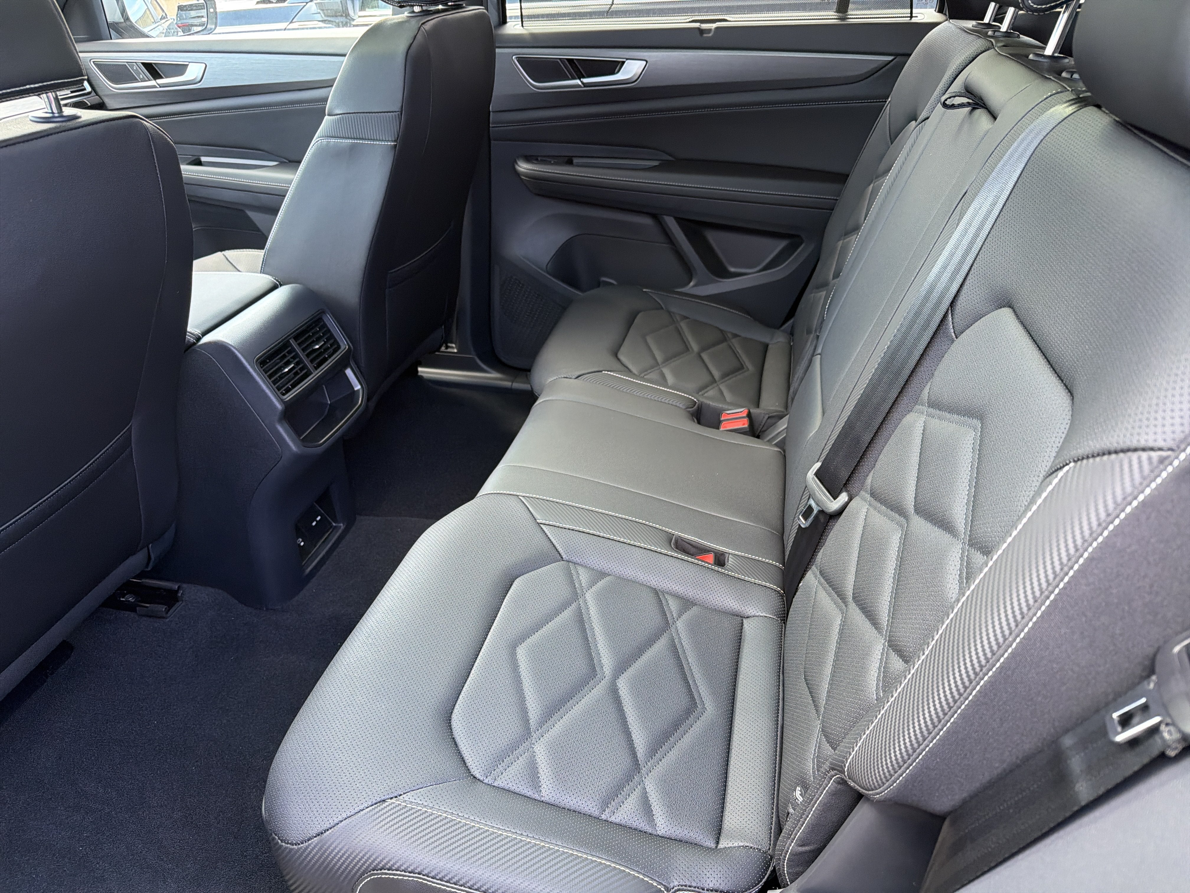 2026 Volkswagen Atlas Cross Sport 2.0T SE w/Technology 4MOTION
