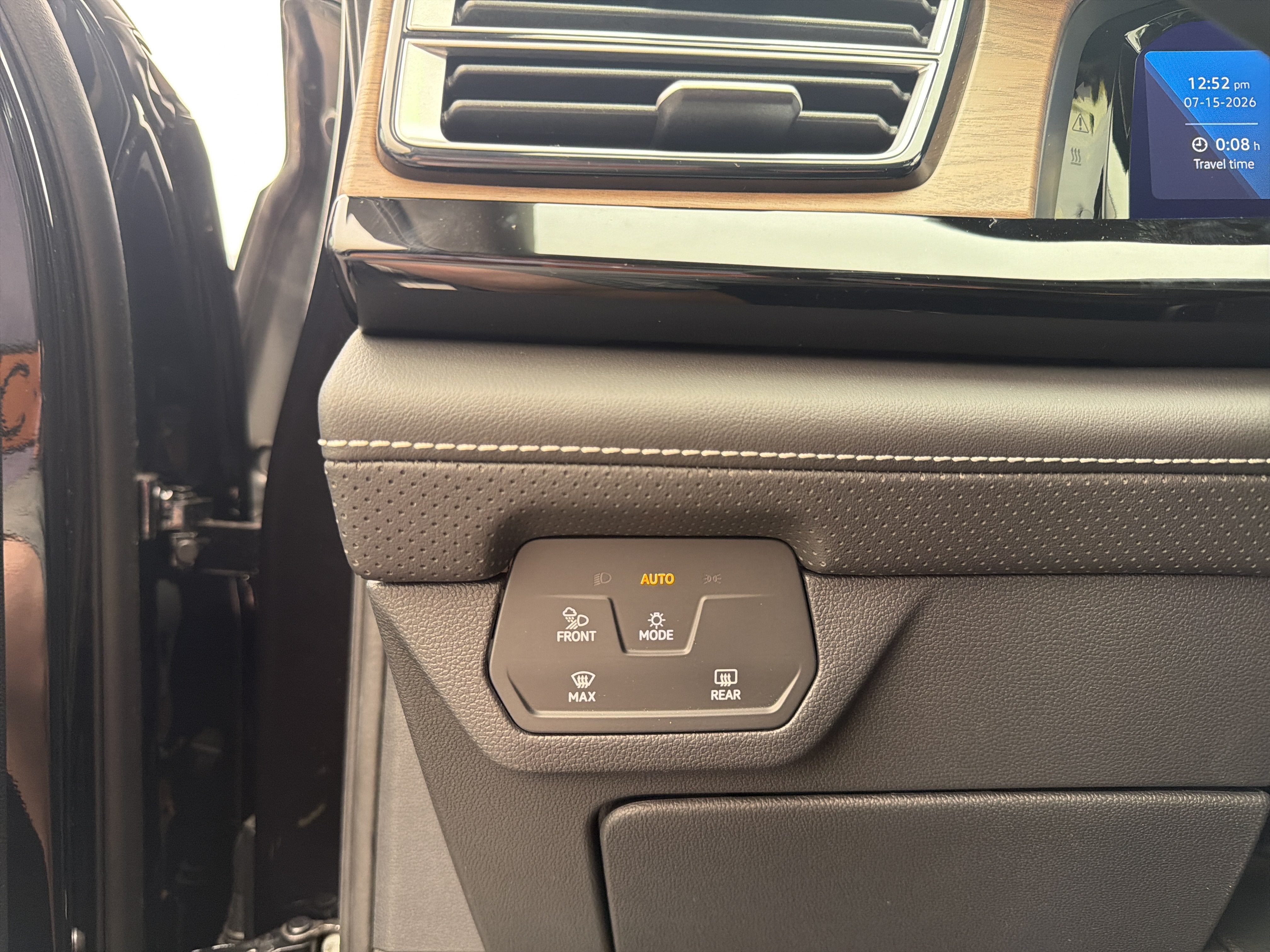 2026 Volkswagen Atlas 2.0T SE w/Technology 4MOTION