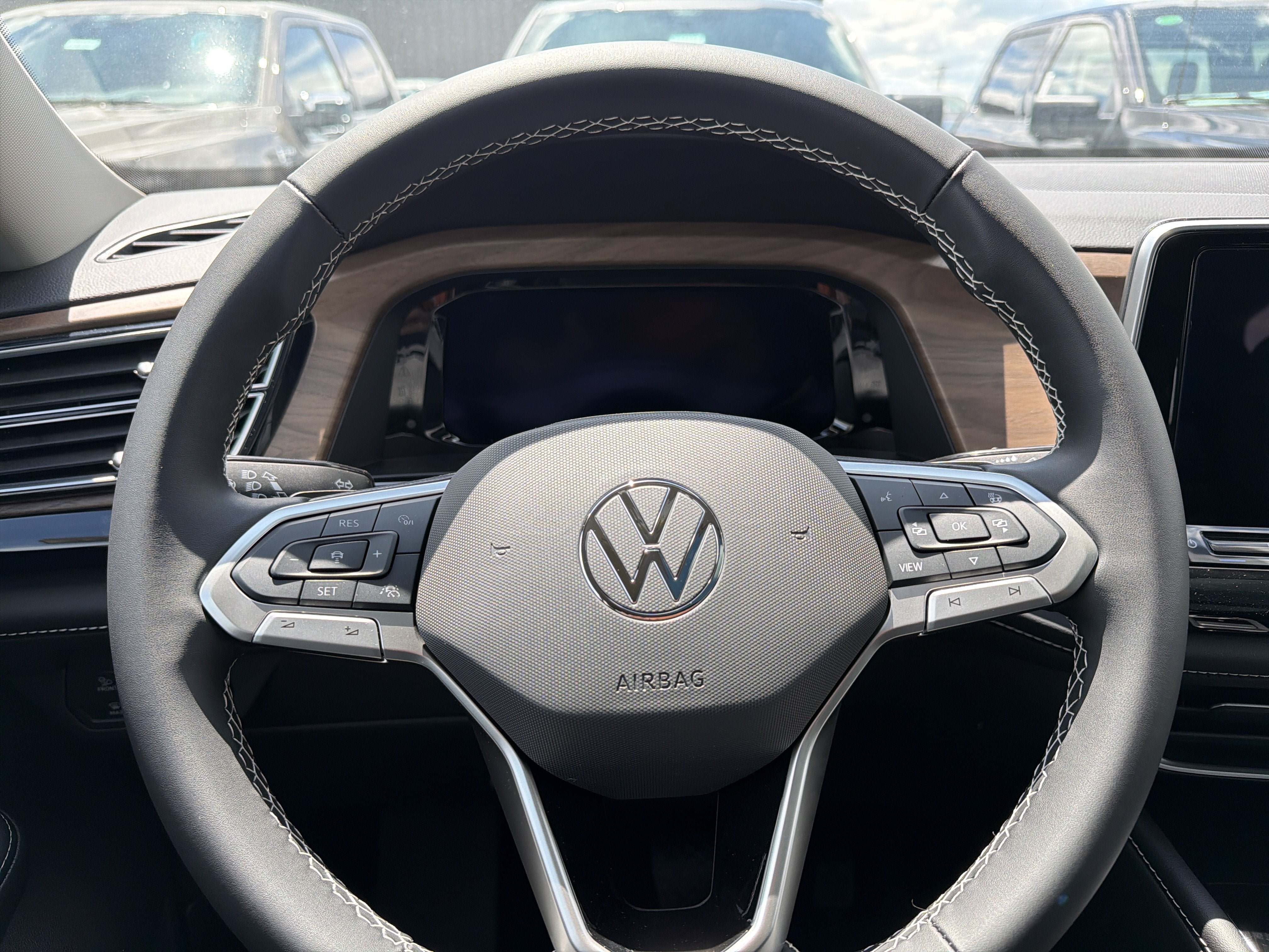 2026 Volkswagen Atlas 2.0T SE w/Technology 4MOTION