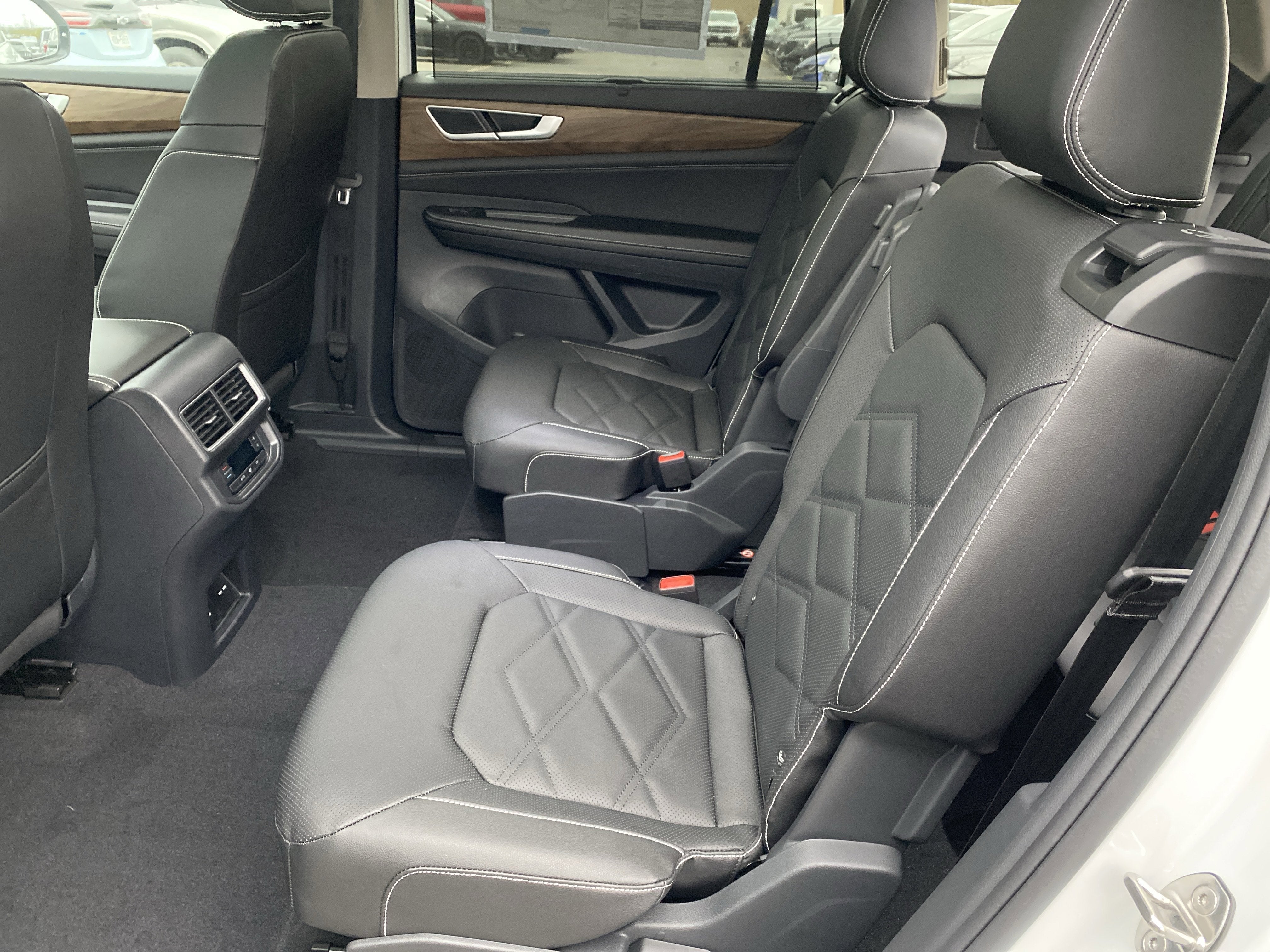 2026 Volkswagen Atlas 2.0T SE w/Technology 4MOTION