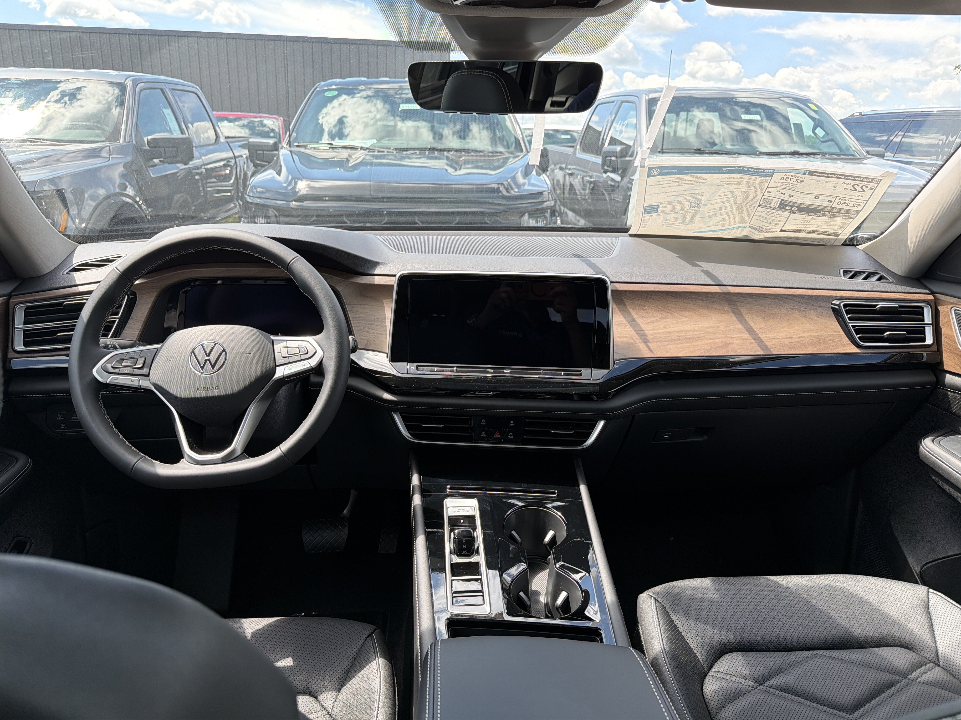 2026 Volkswagen Atlas 2.0T SE w/Technology 4MOTION