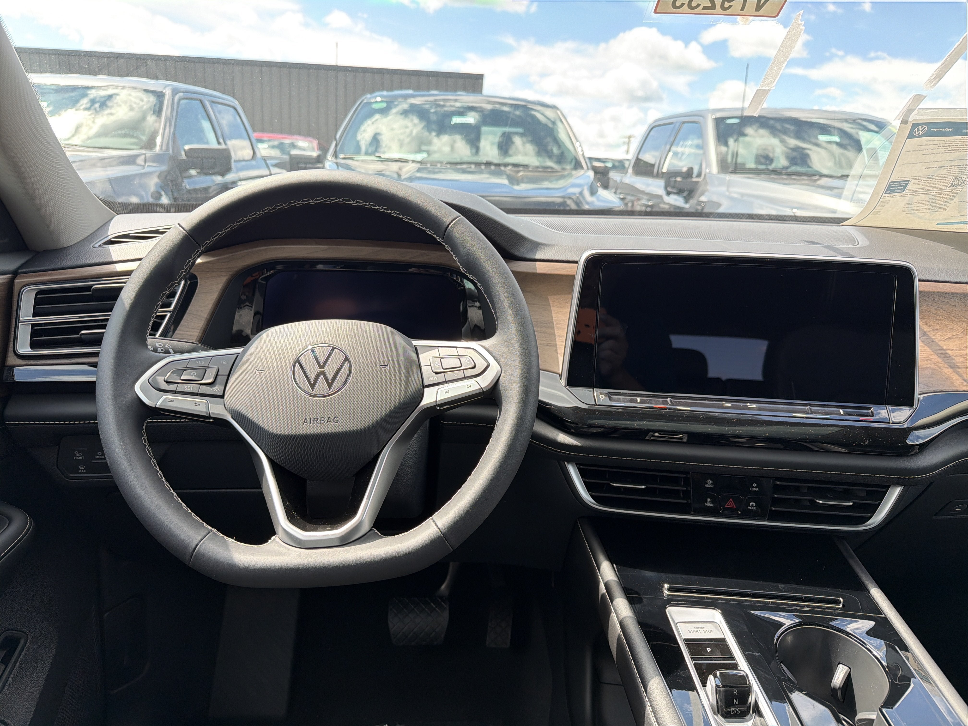 2026 Volkswagen Atlas 2.0T SE w/Technology 4MOTION