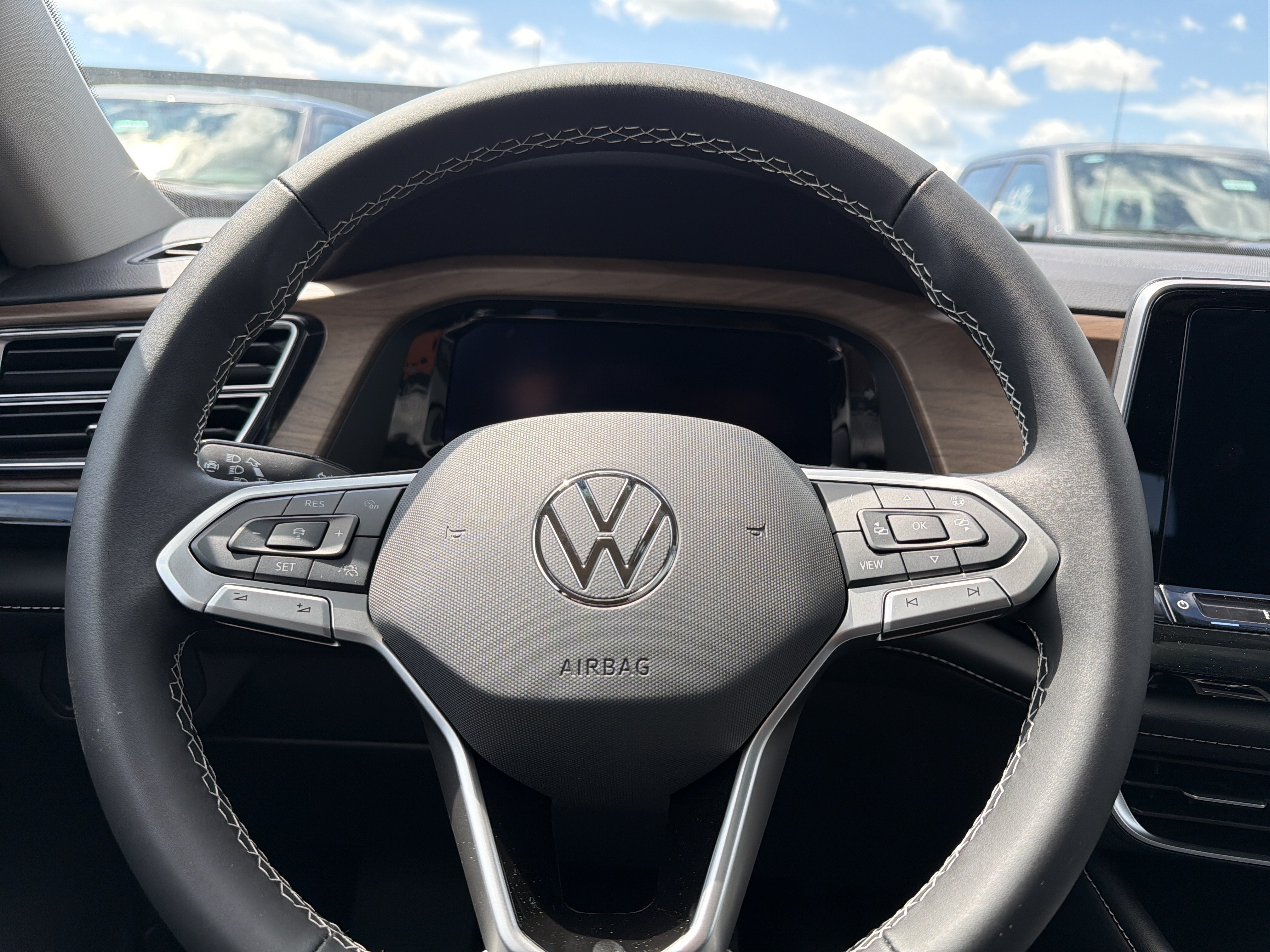 2026 Volkswagen Atlas 2.0T SE w/Technology 4MOTION