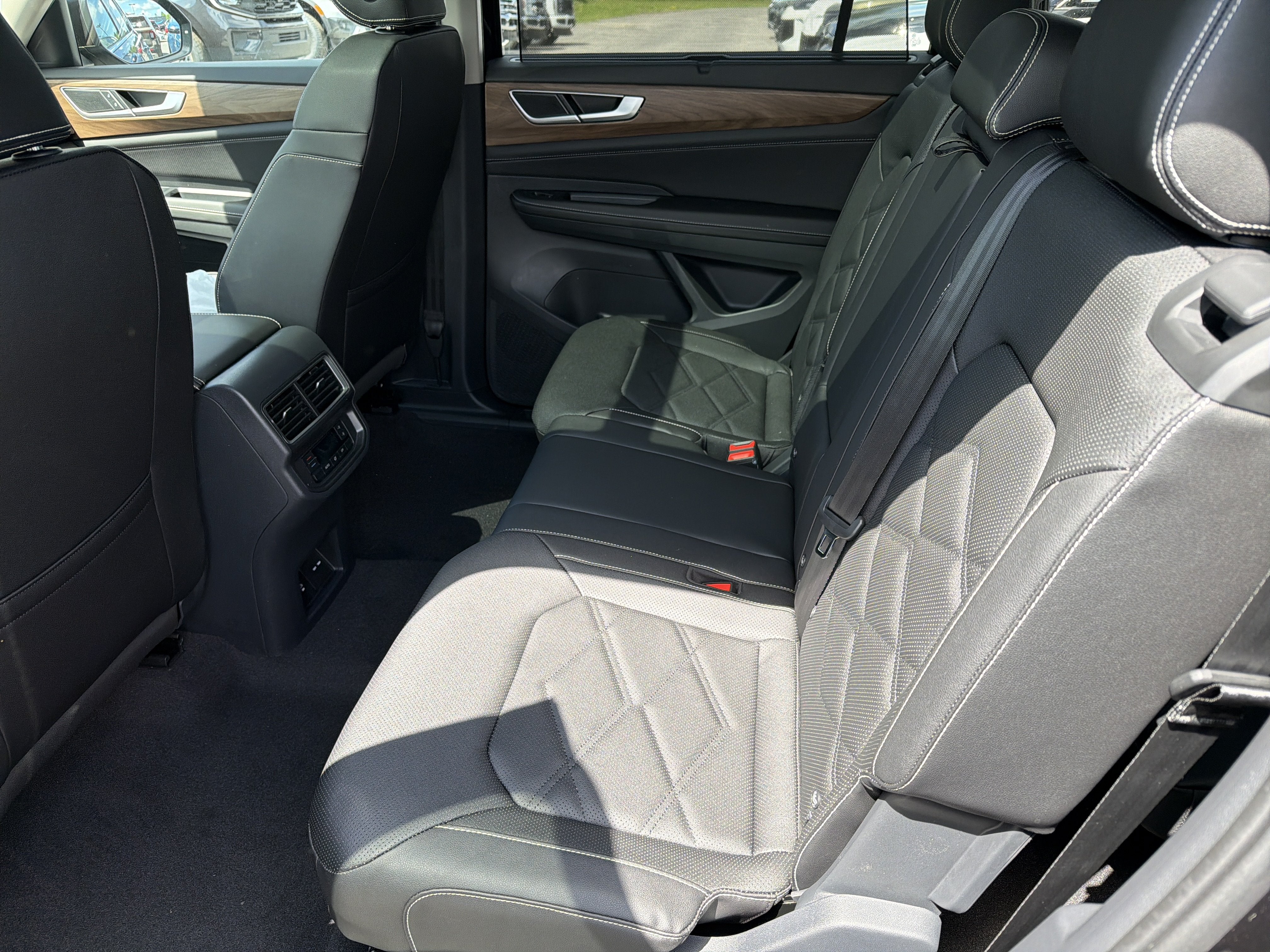 2026 Volkswagen Atlas 2.0T SE w/Technology 4MOTION