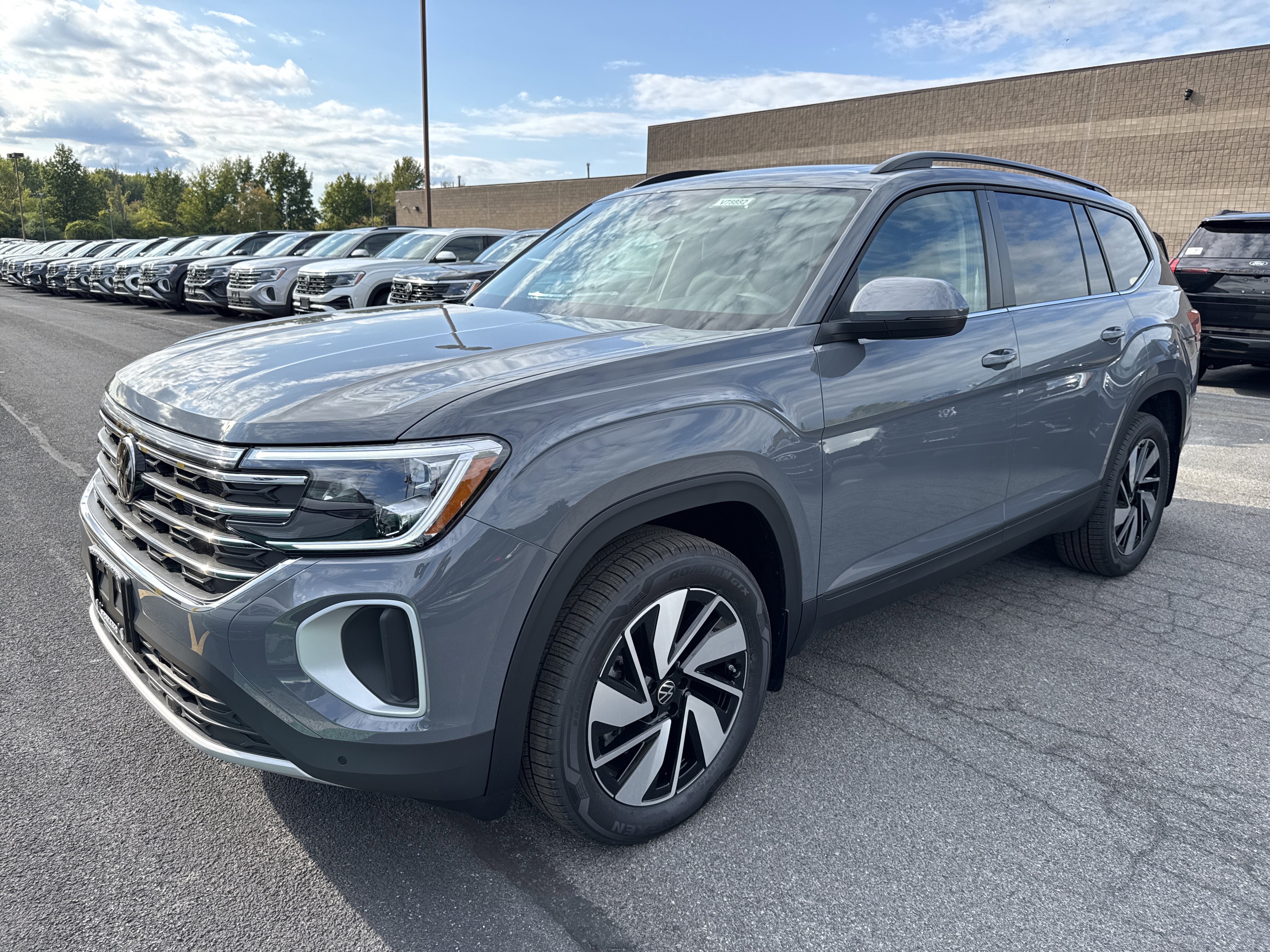 2026 Volkswagen Atlas 2.0T SE w/Technology 4MOTION