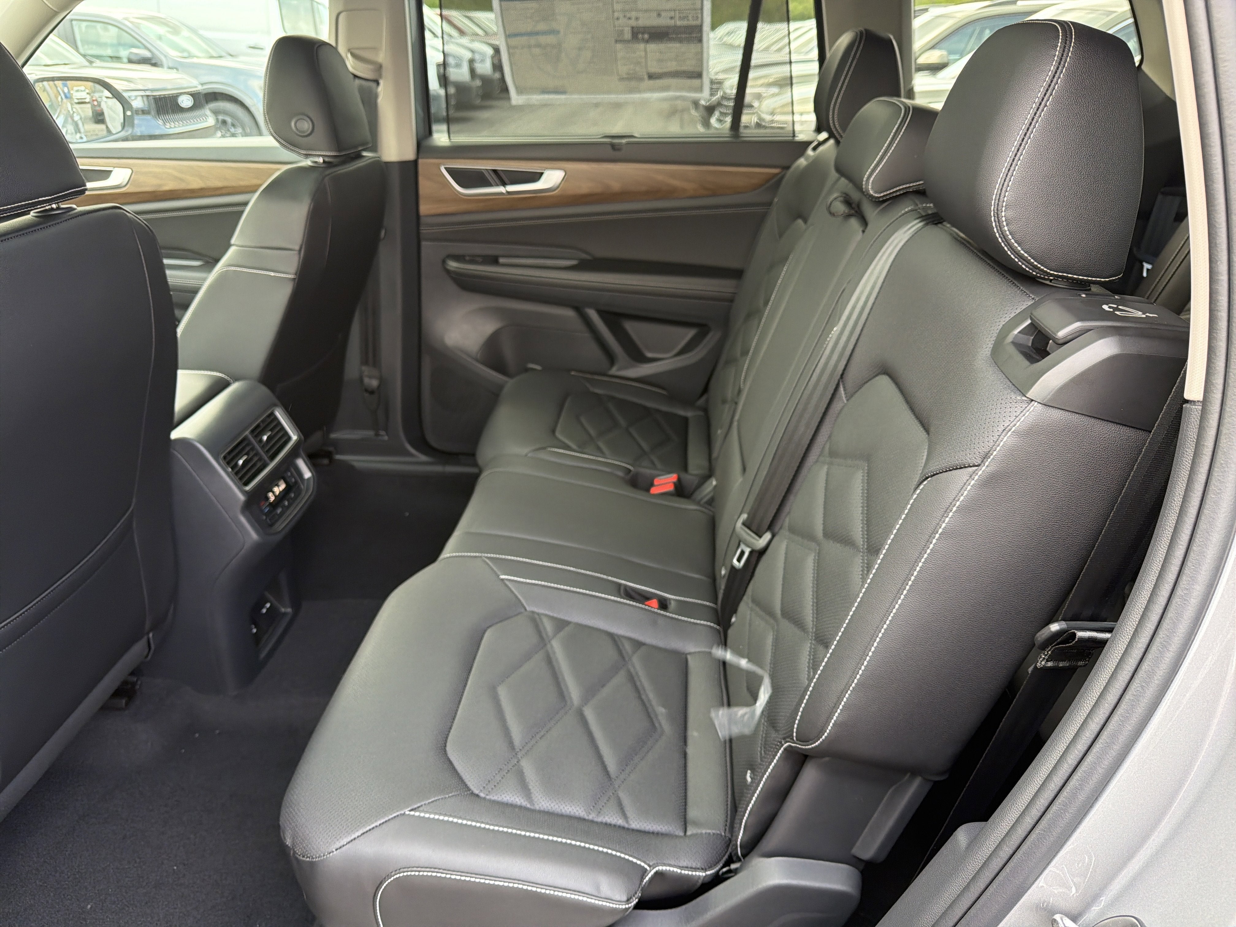 2026 Volkswagen Atlas 2.0T SE w/Technology 4MOTION