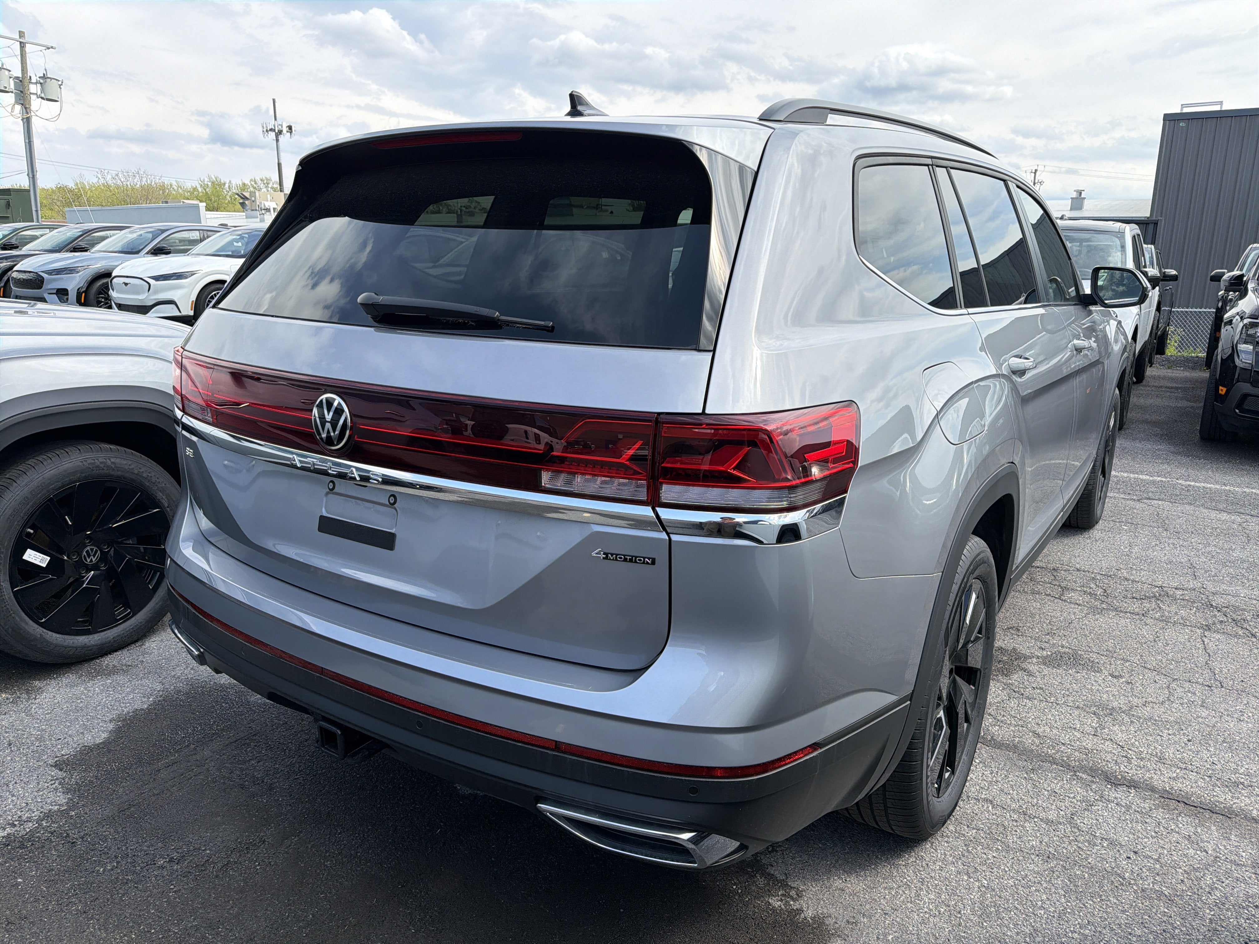 2026 Volkswagen Atlas 2.0T SE w/Technology 4MOTION