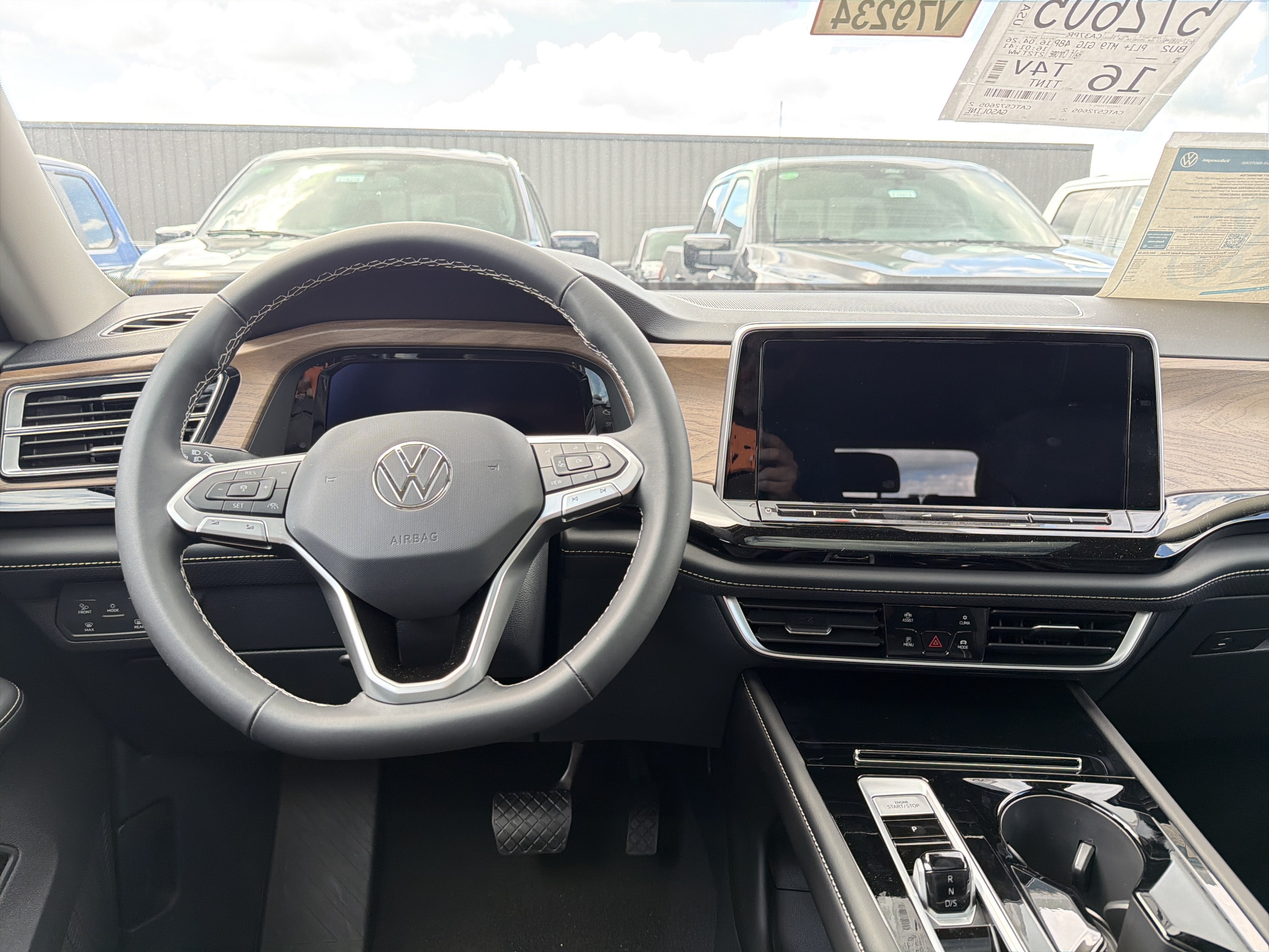 2026 Volkswagen Atlas 2.0T SE w/Technology 4MOTION