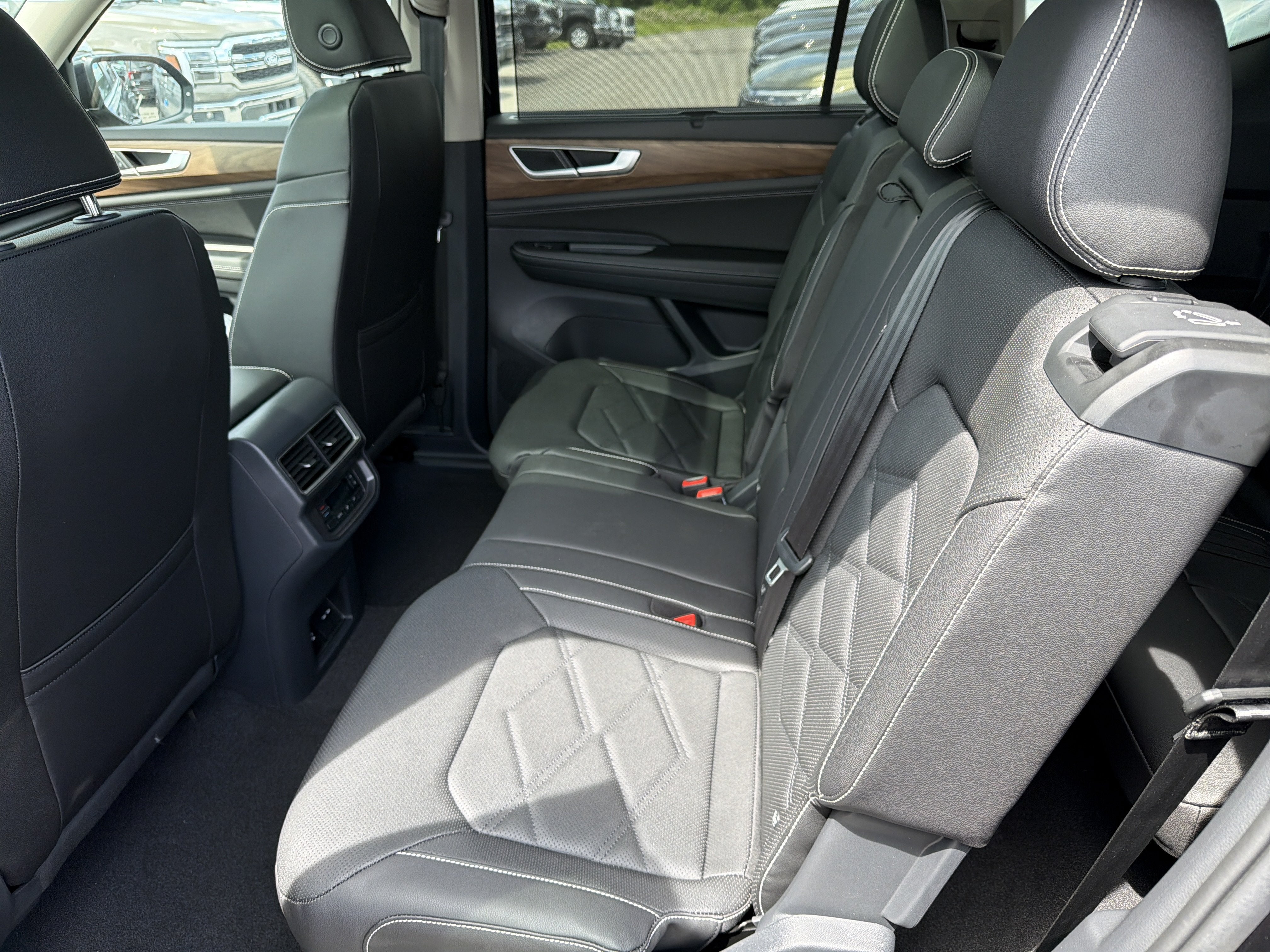 2026 Volkswagen Atlas 2.0T SE w/Technology 4MOTION