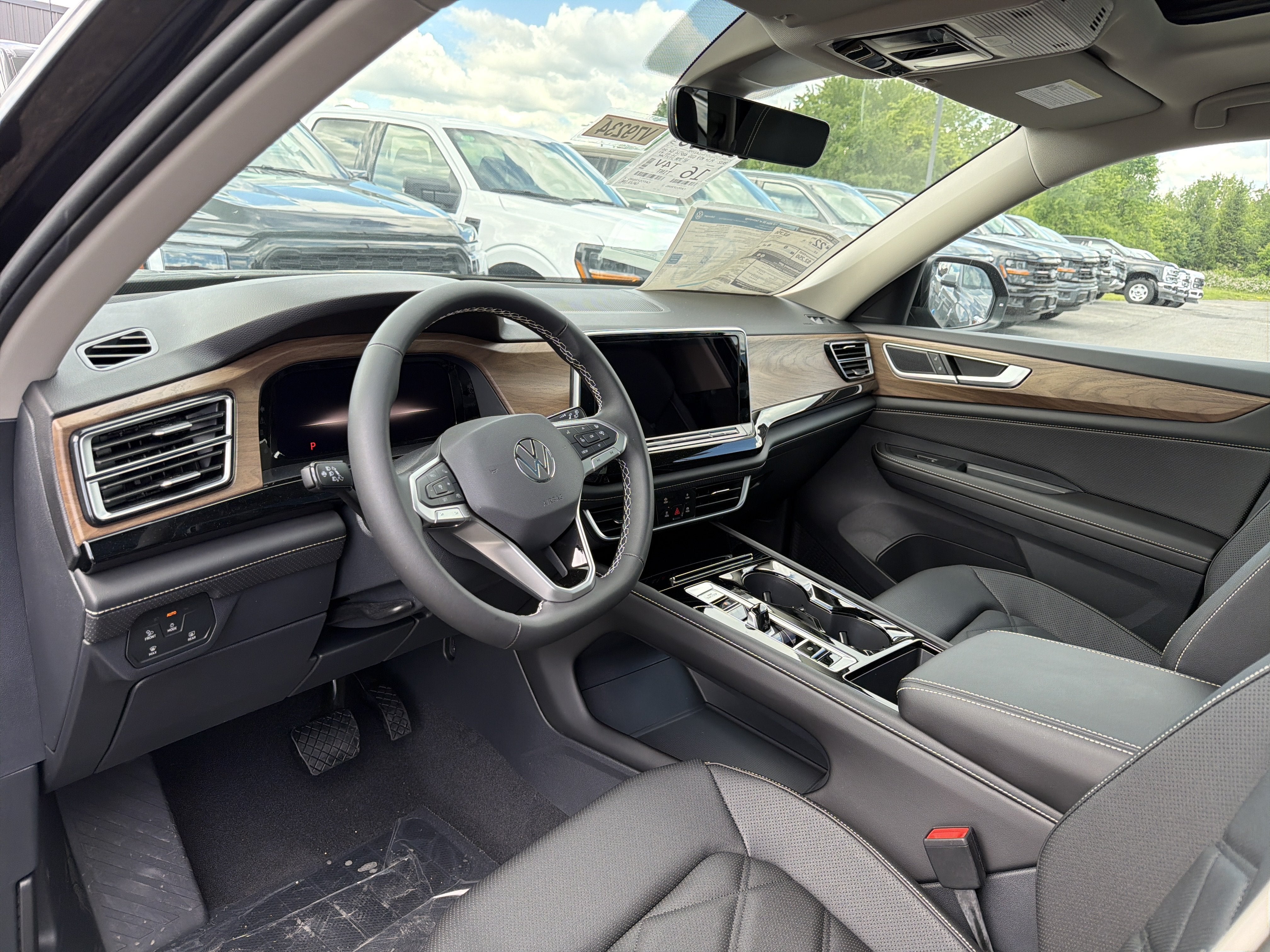 2026 Volkswagen Atlas 2.0T SE w/Technology 4MOTION