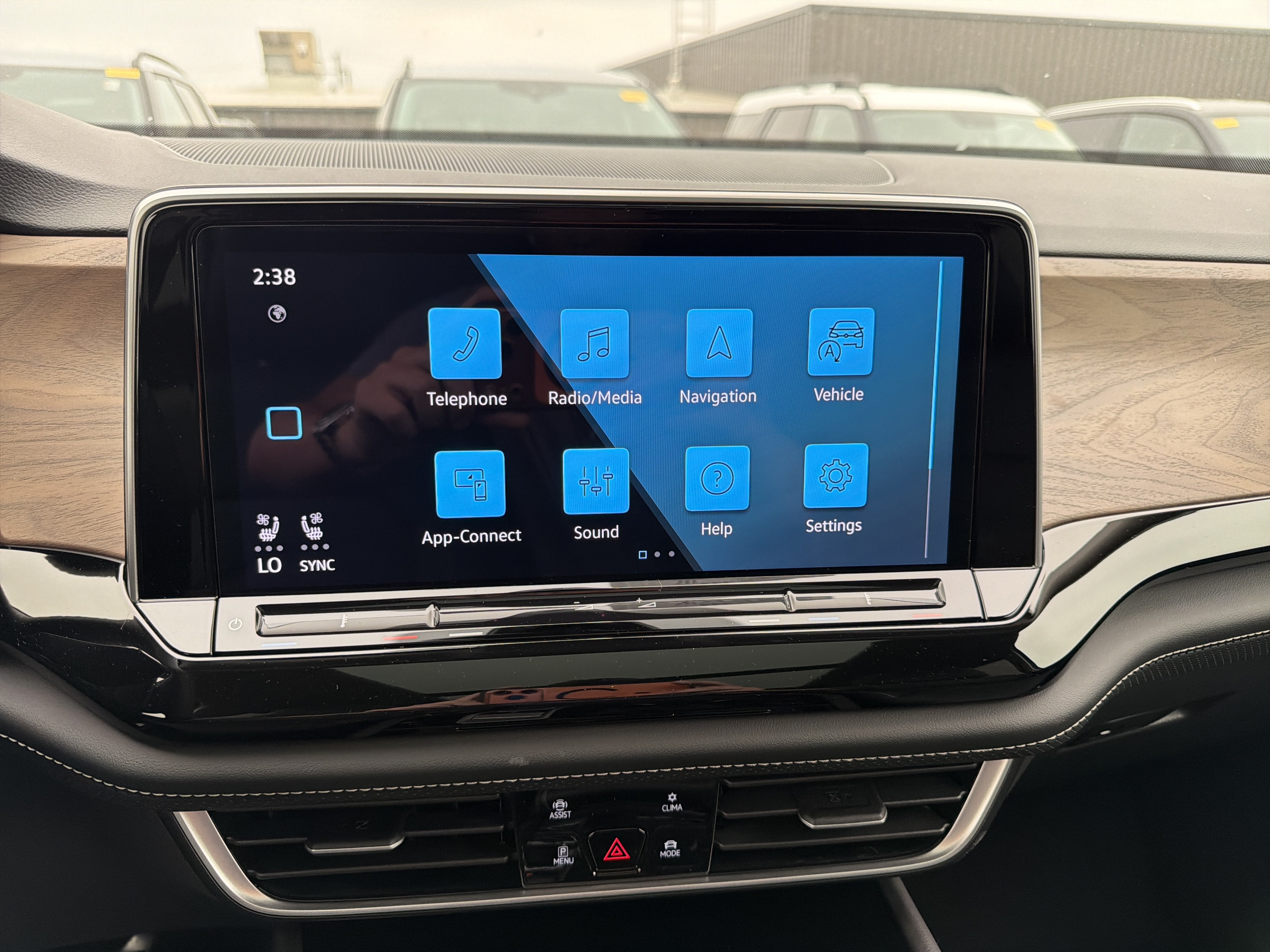 2026 Volkswagen Atlas 2.0T SE w/Technology 4MOTION
