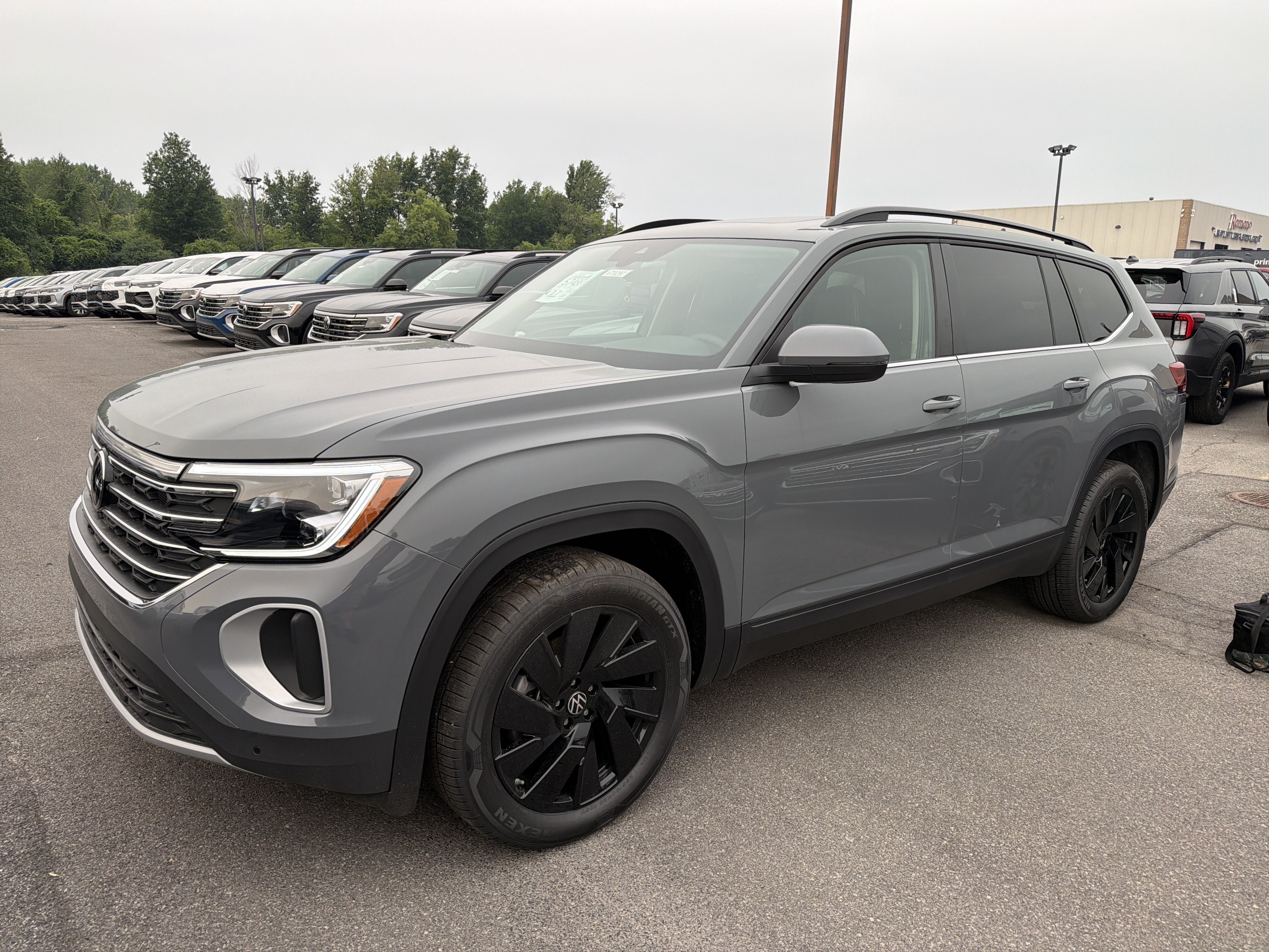 2026 Volkswagen Atlas 2.0T SE w/Technology 4MOTION