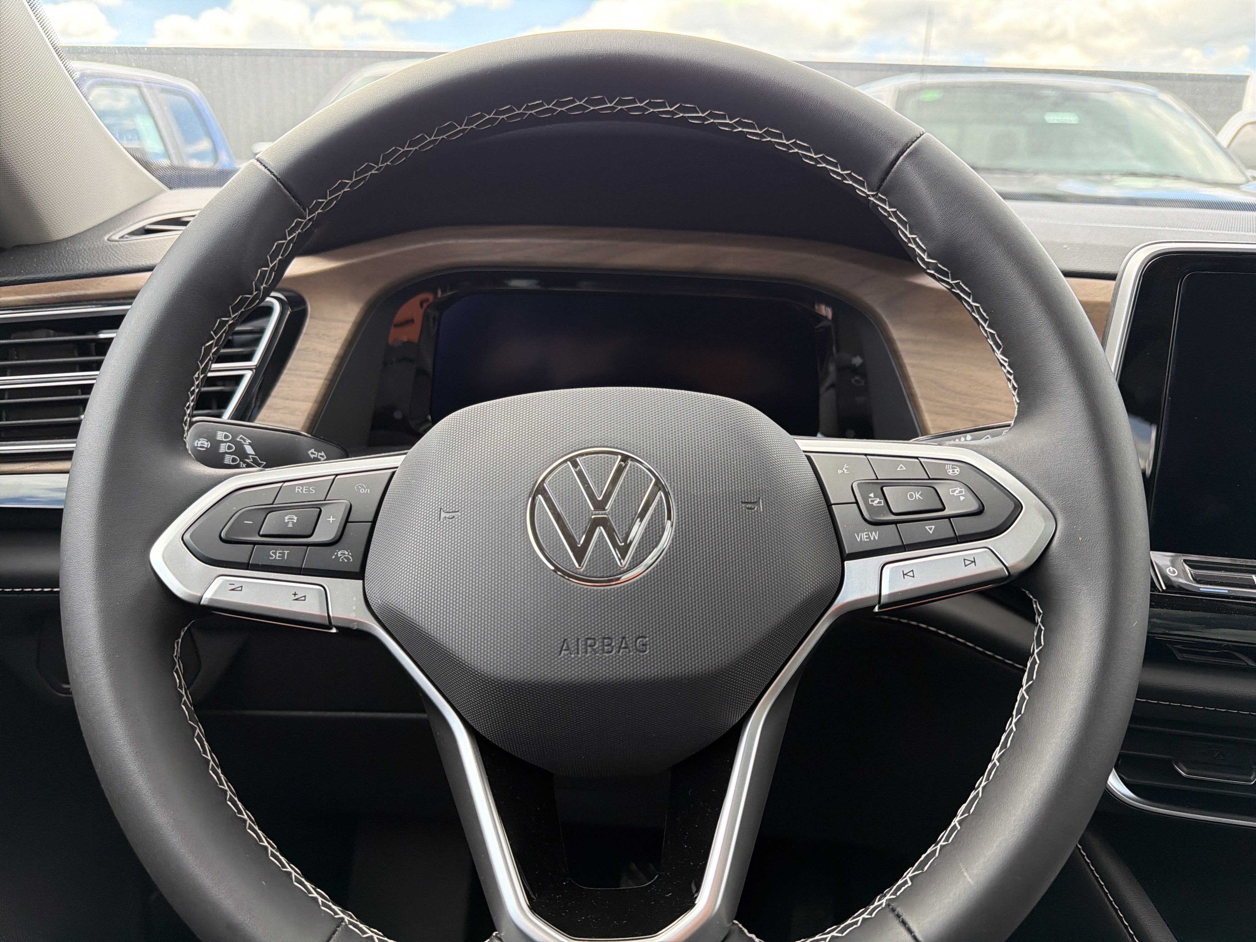 2026 Volkswagen Atlas 2.0T SE w/Technology 4MOTION