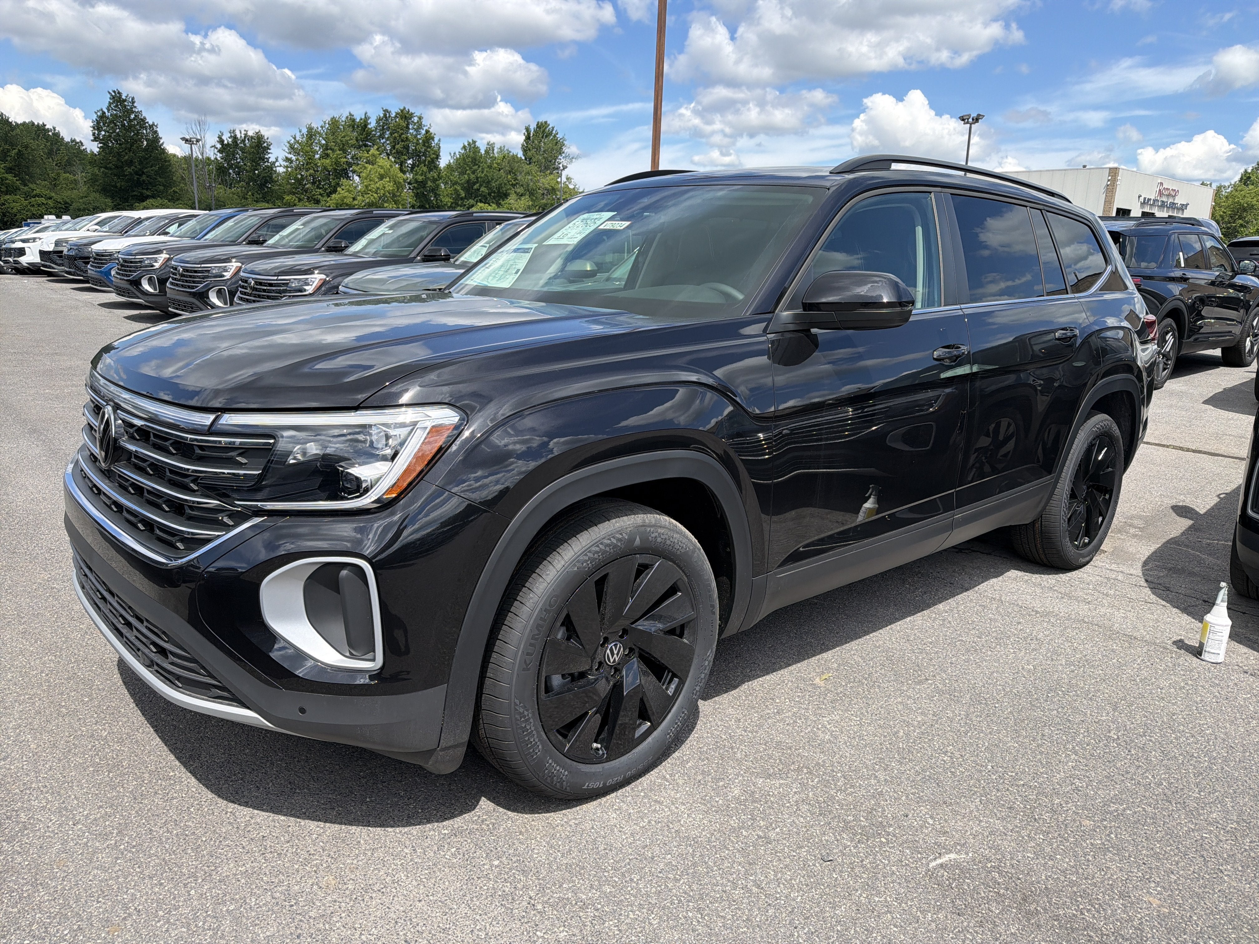2026 Volkswagen Atlas 2.0T SE w/Technology 4MOTION