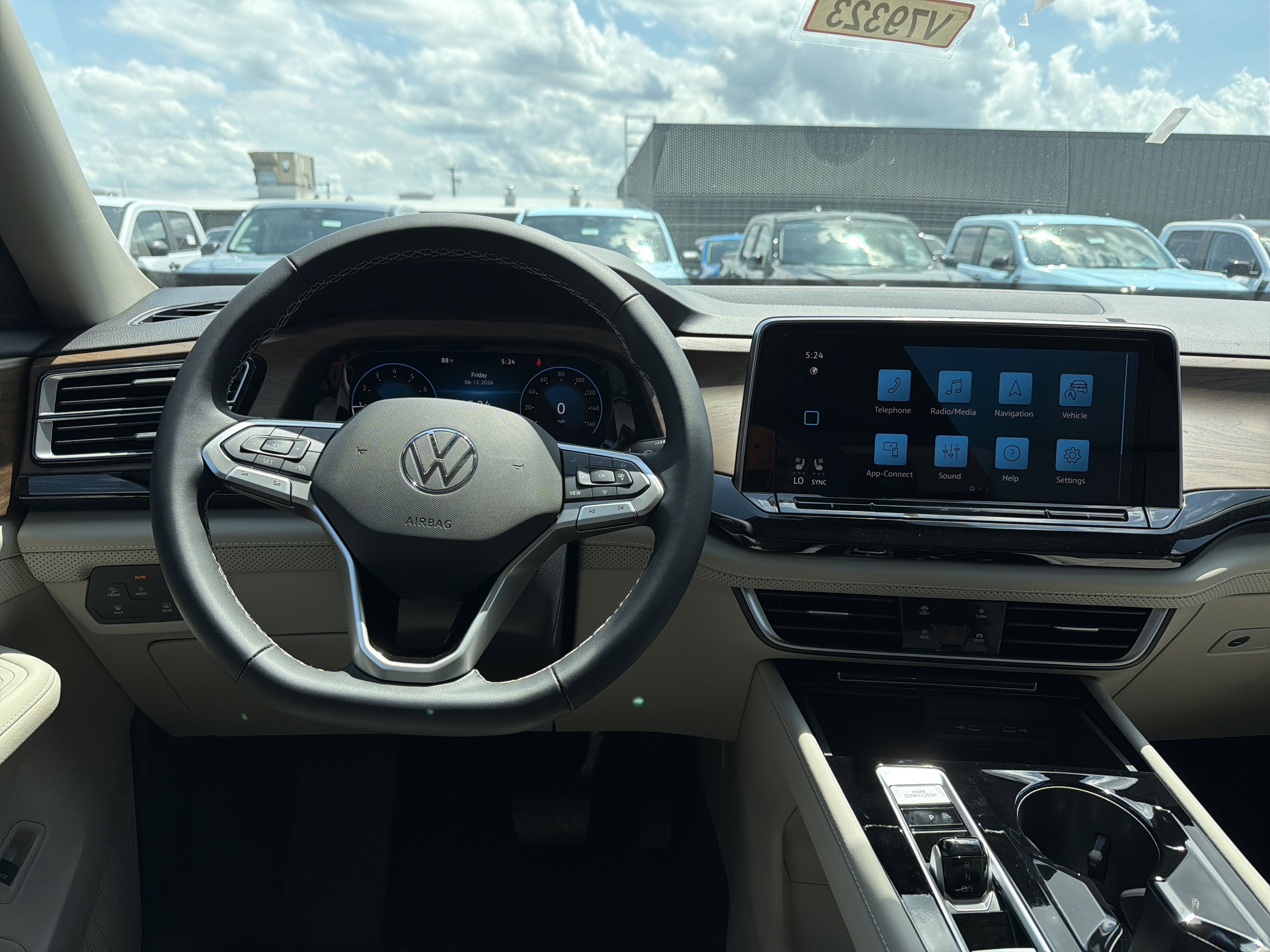 2026 Volkswagen Atlas 2.0T SE w/Technology 4MOTION
