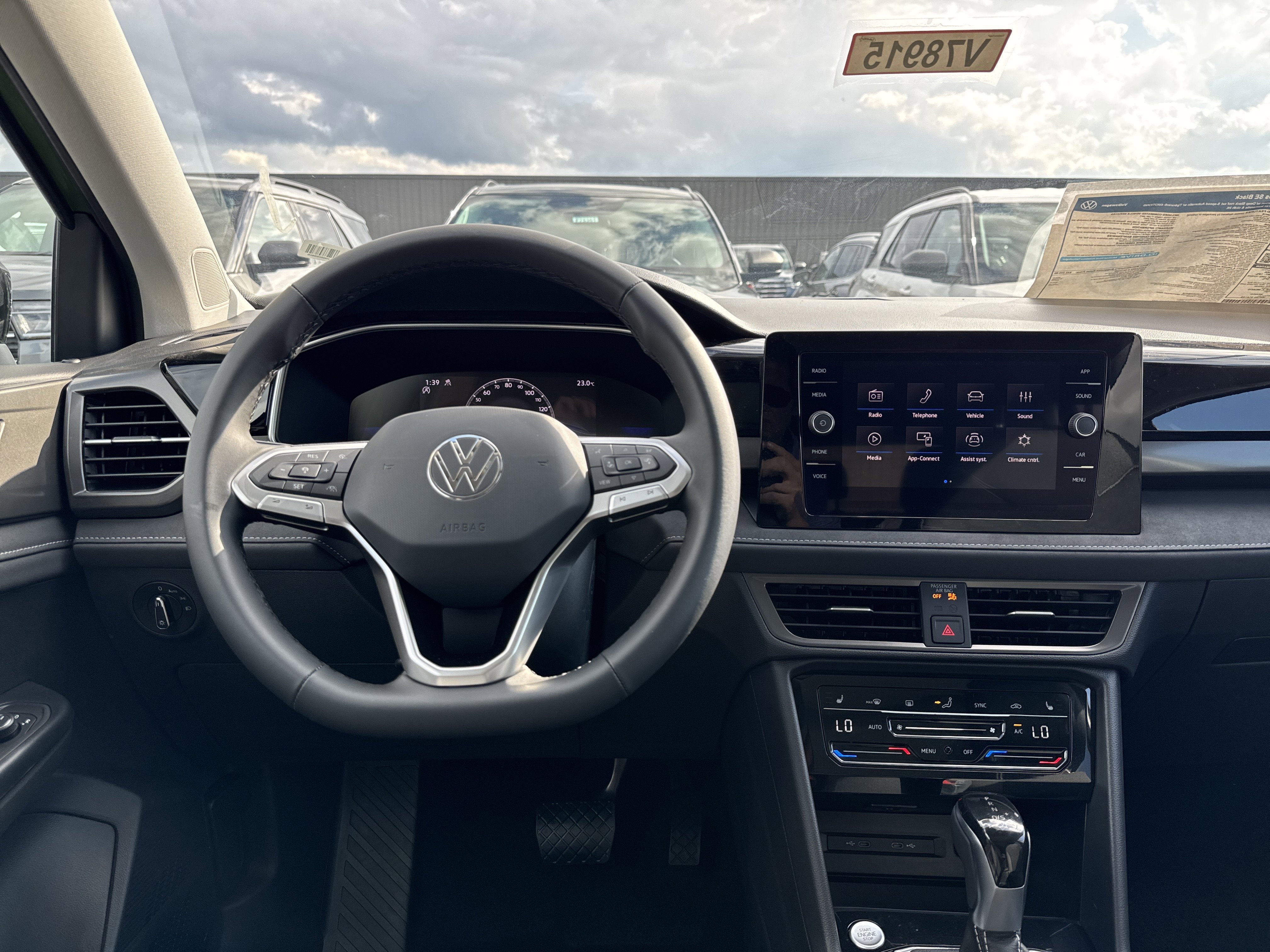 2025 Volkswagen Taos SE Black 4MOTION