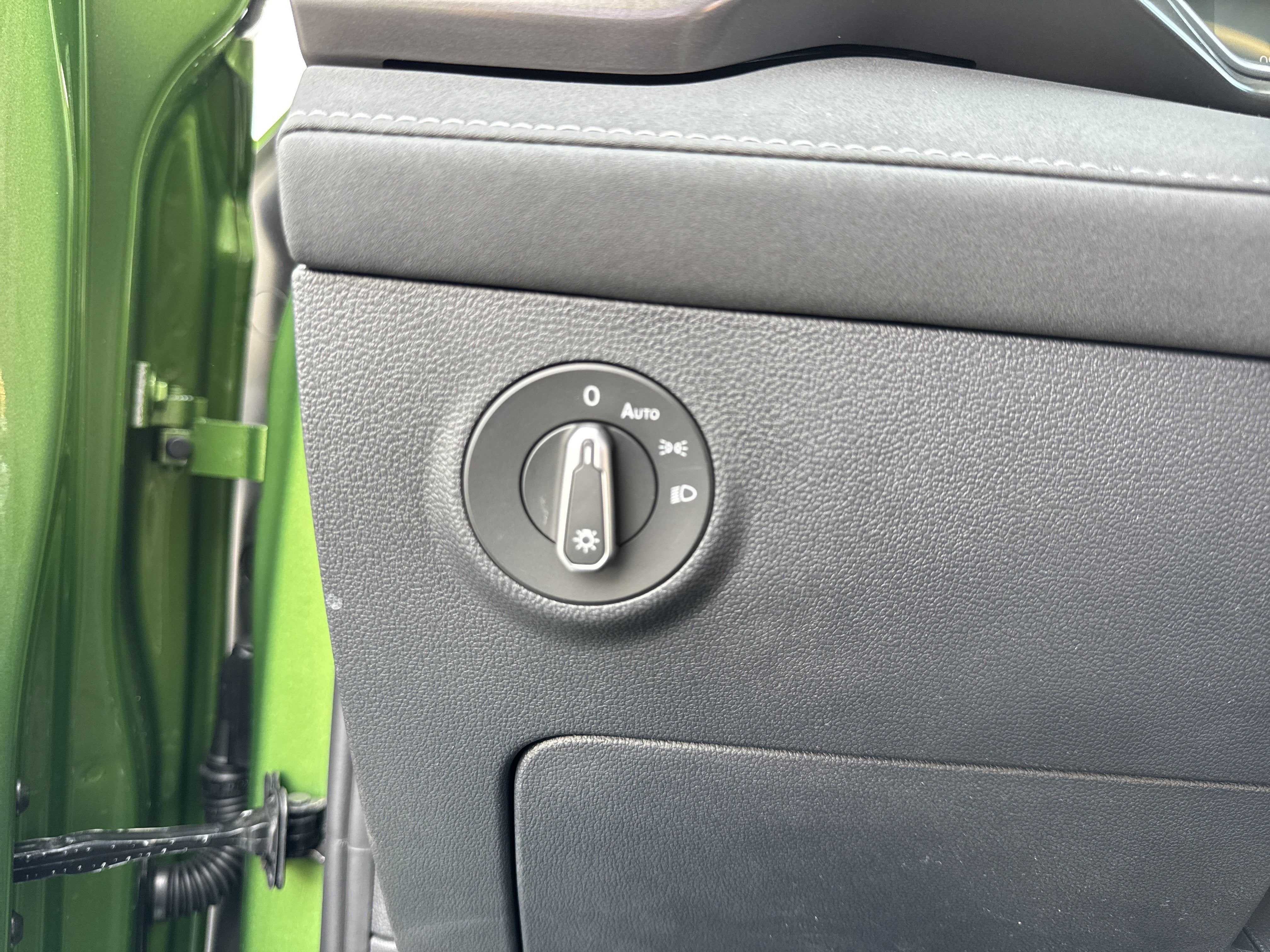 2025 Volkswagen Taos SE Black 4MOTION