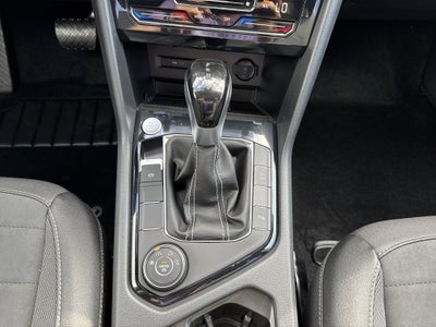 2025 Volkswagen Taos SE Black 4MOTION