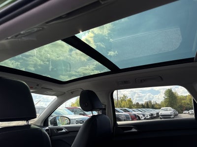 2025 Volkswagen Taos SE Black 4MOTION