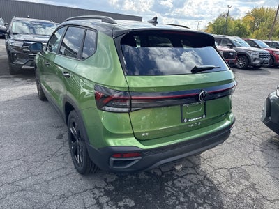 2025 Volkswagen Taos SE Black 4MOTION