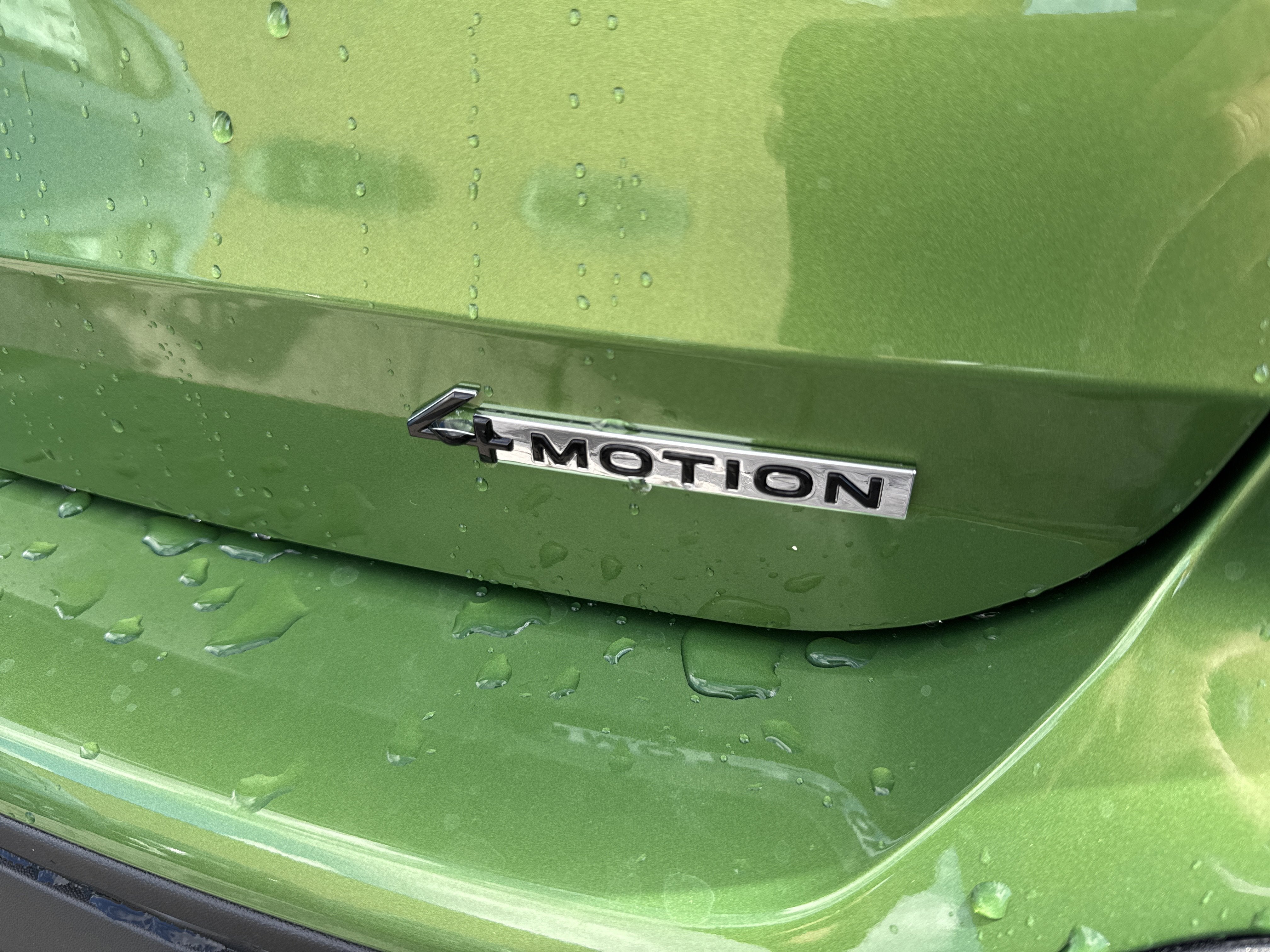 2025 Volkswagen Taos SE Black 4MOTION