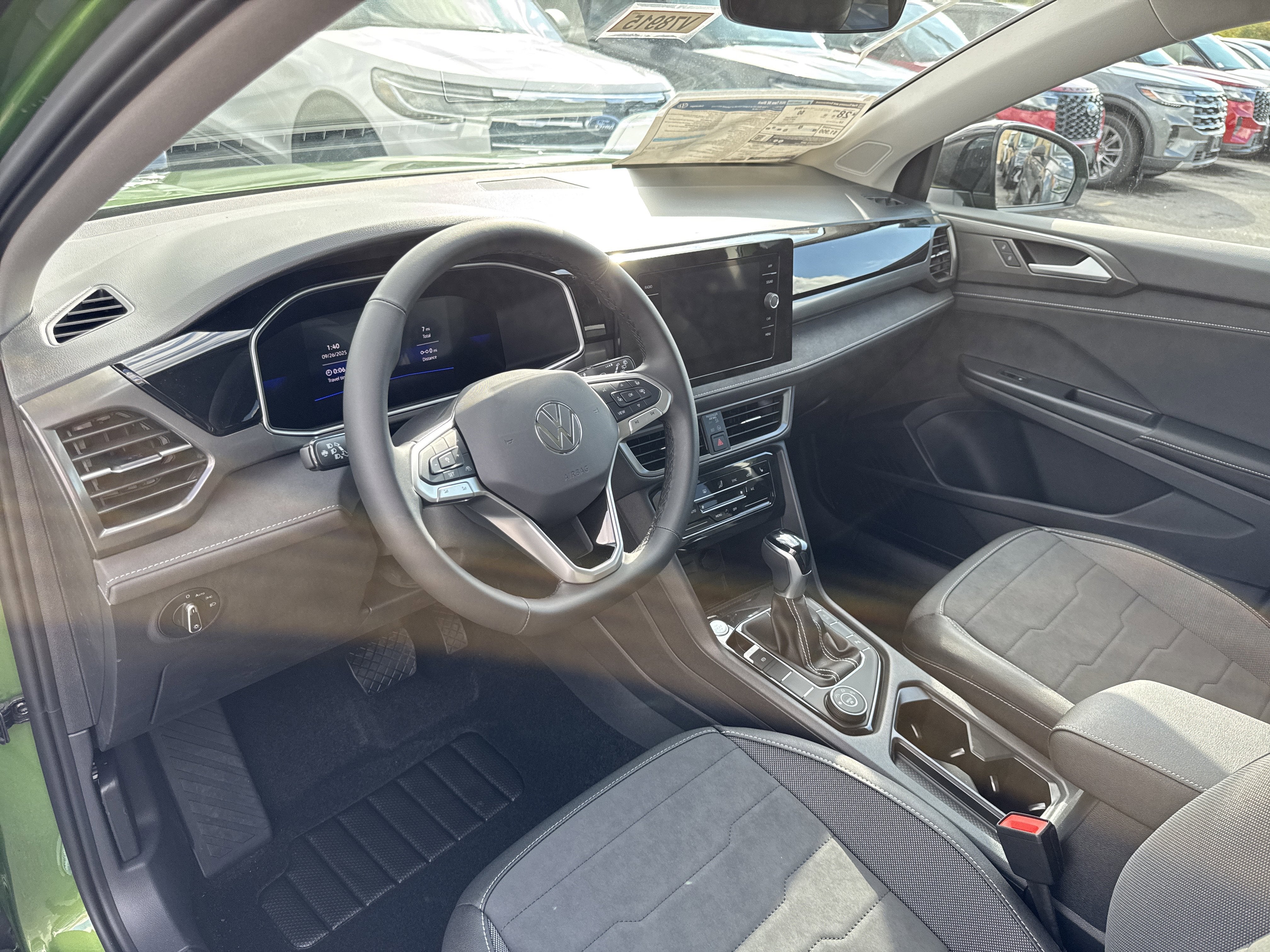 2025 Volkswagen Taos SE Black 4MOTION