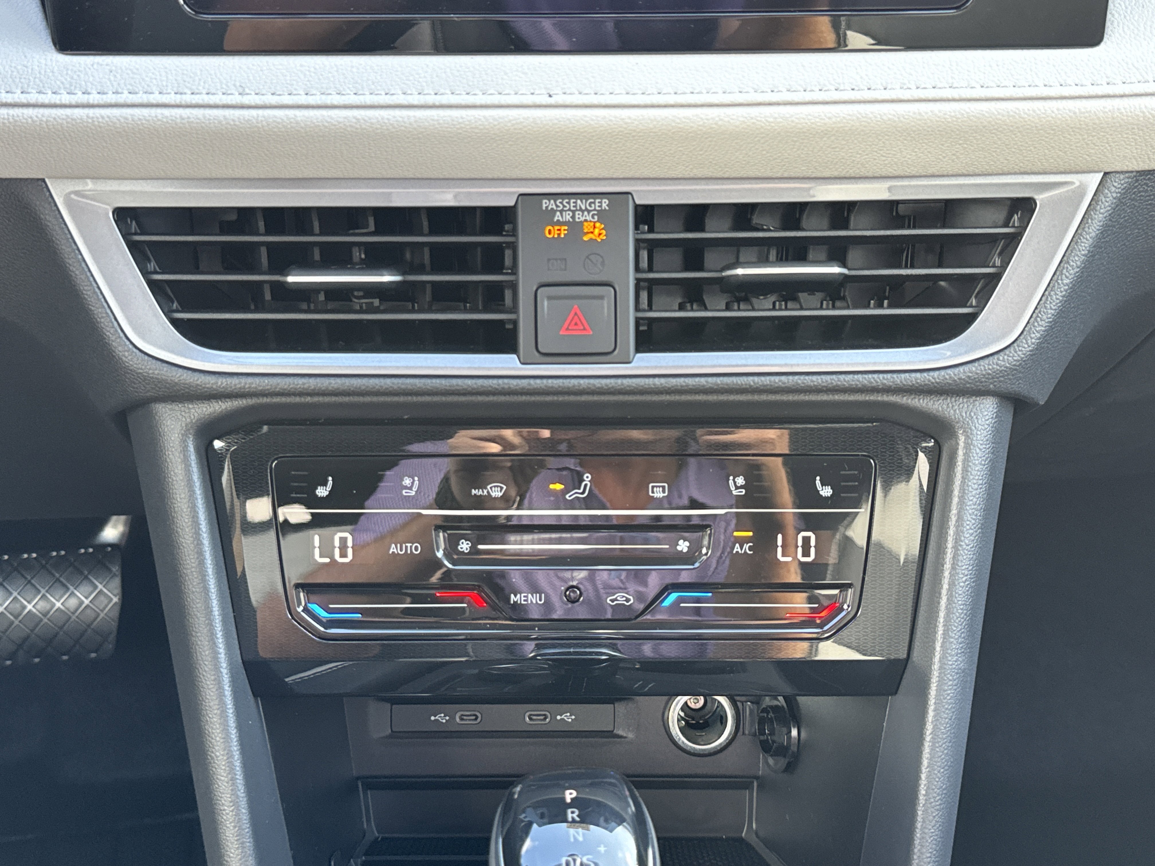 2025 Volkswagen Taos SEL 4MOTION