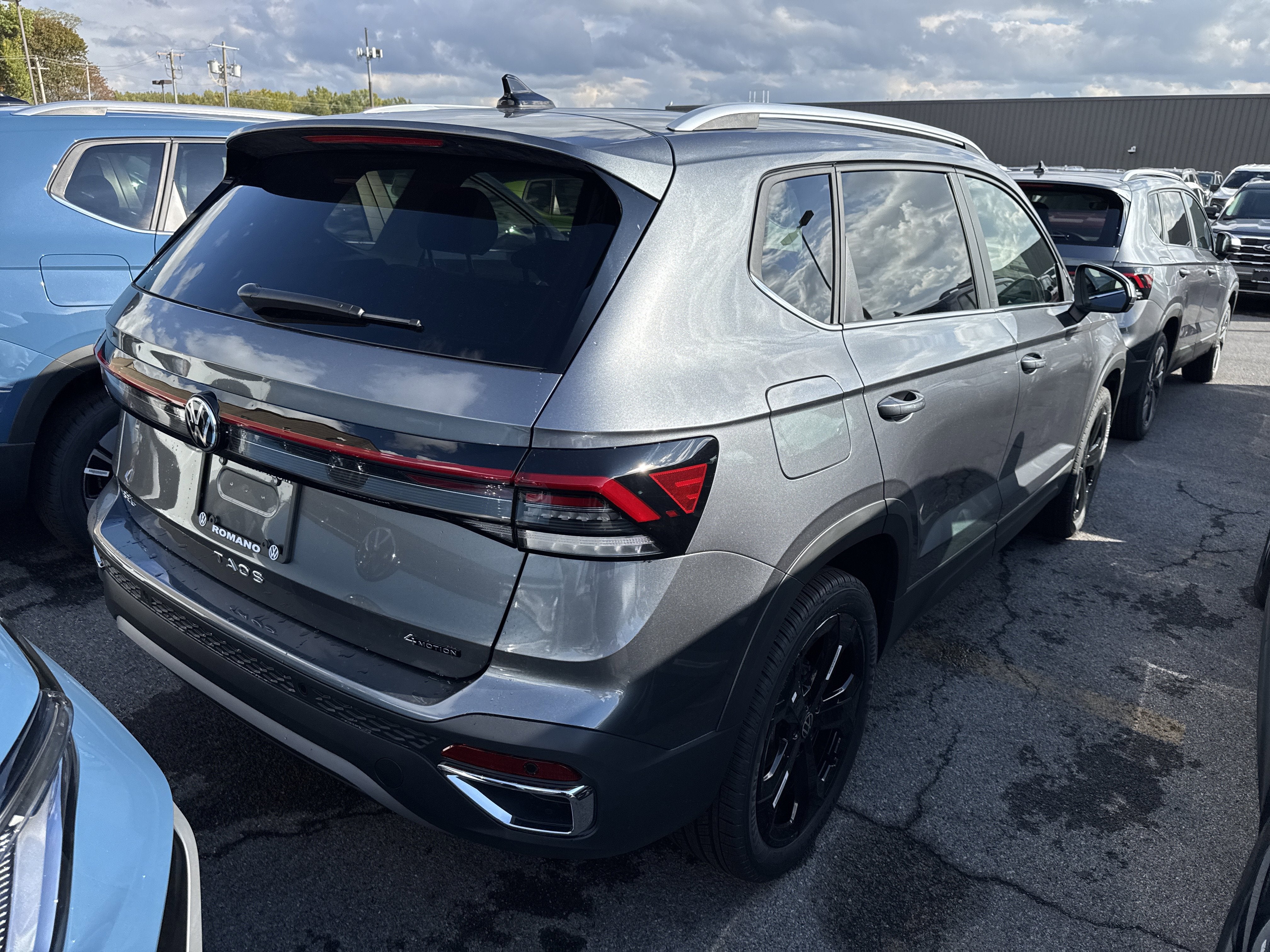 2025 Volkswagen Taos SEL 4MOTION