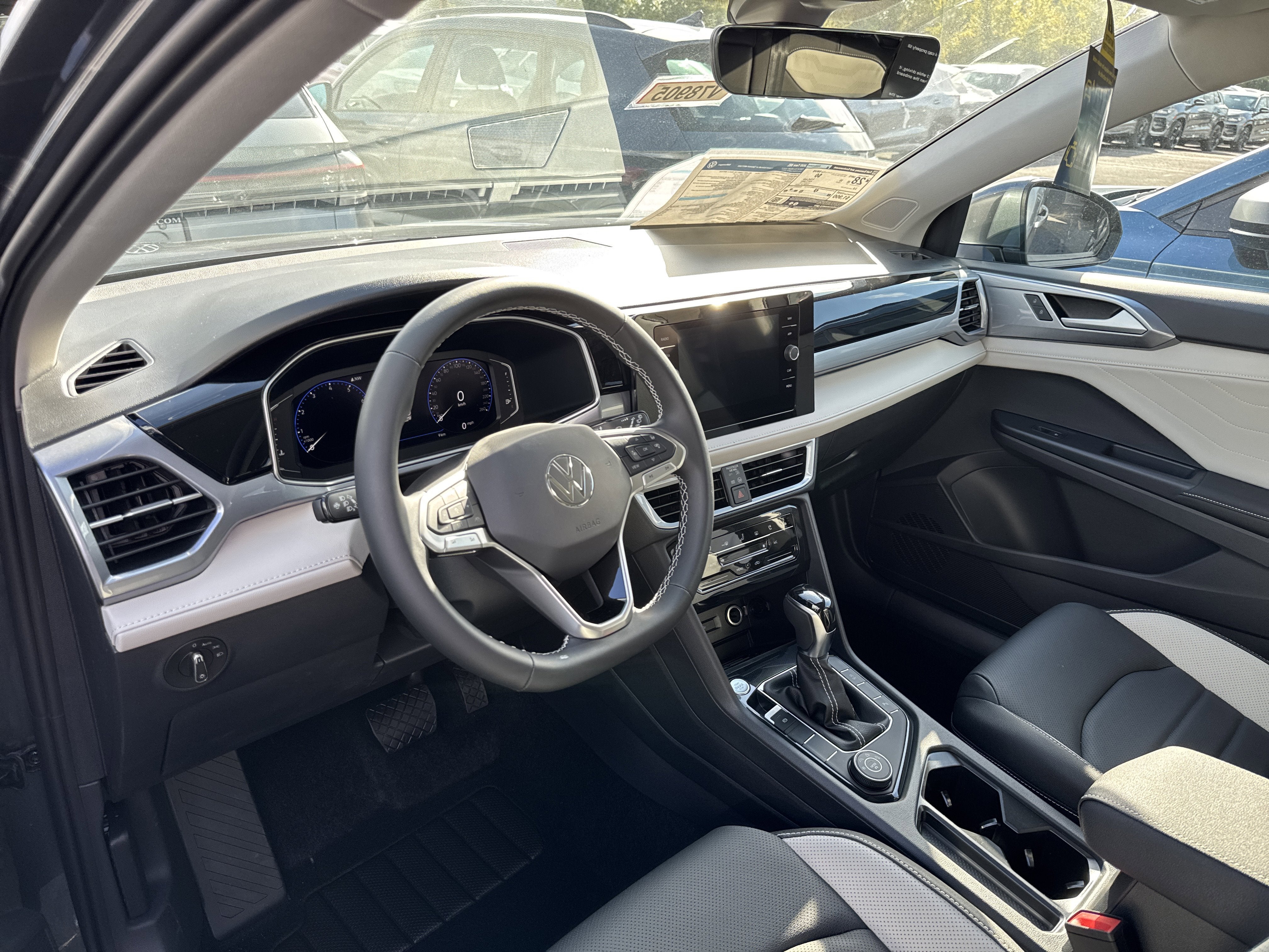 2025 Volkswagen Taos SEL 4MOTION