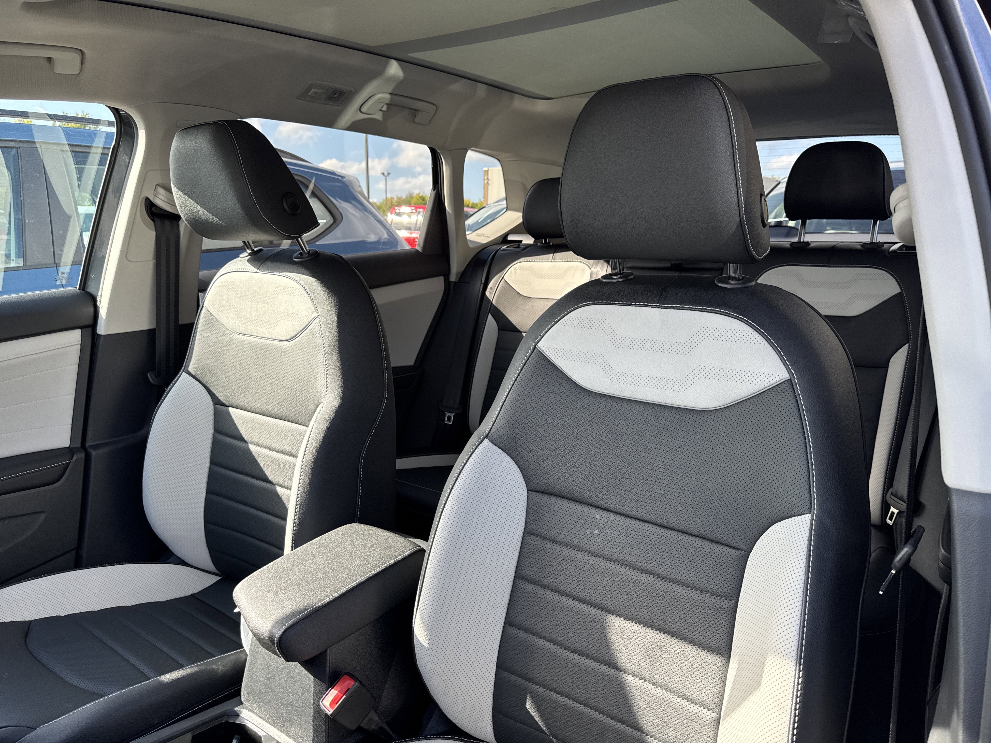 2025 Volkswagen Taos SEL 4MOTION