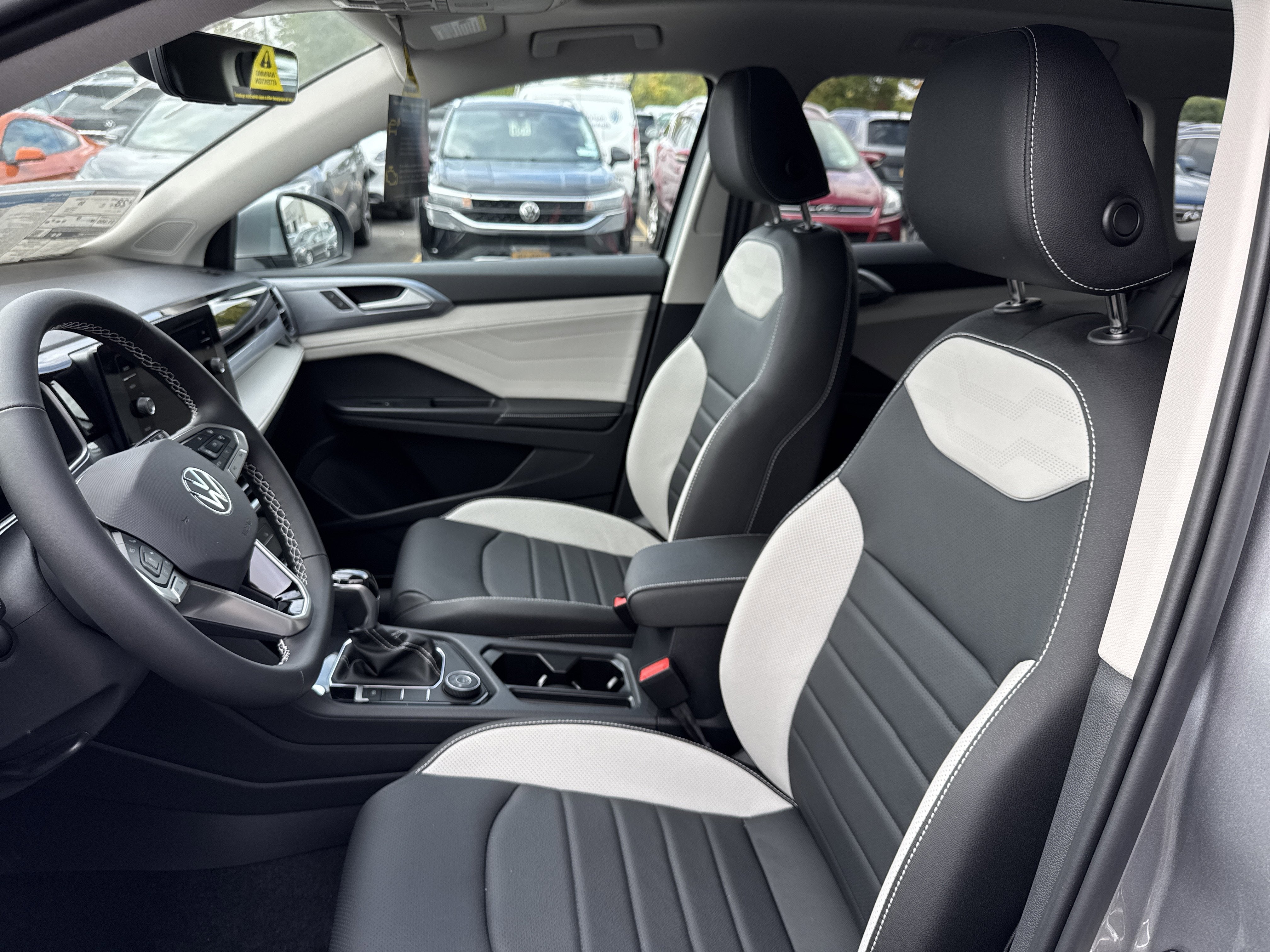 2025 Volkswagen Taos SEL 4MOTION