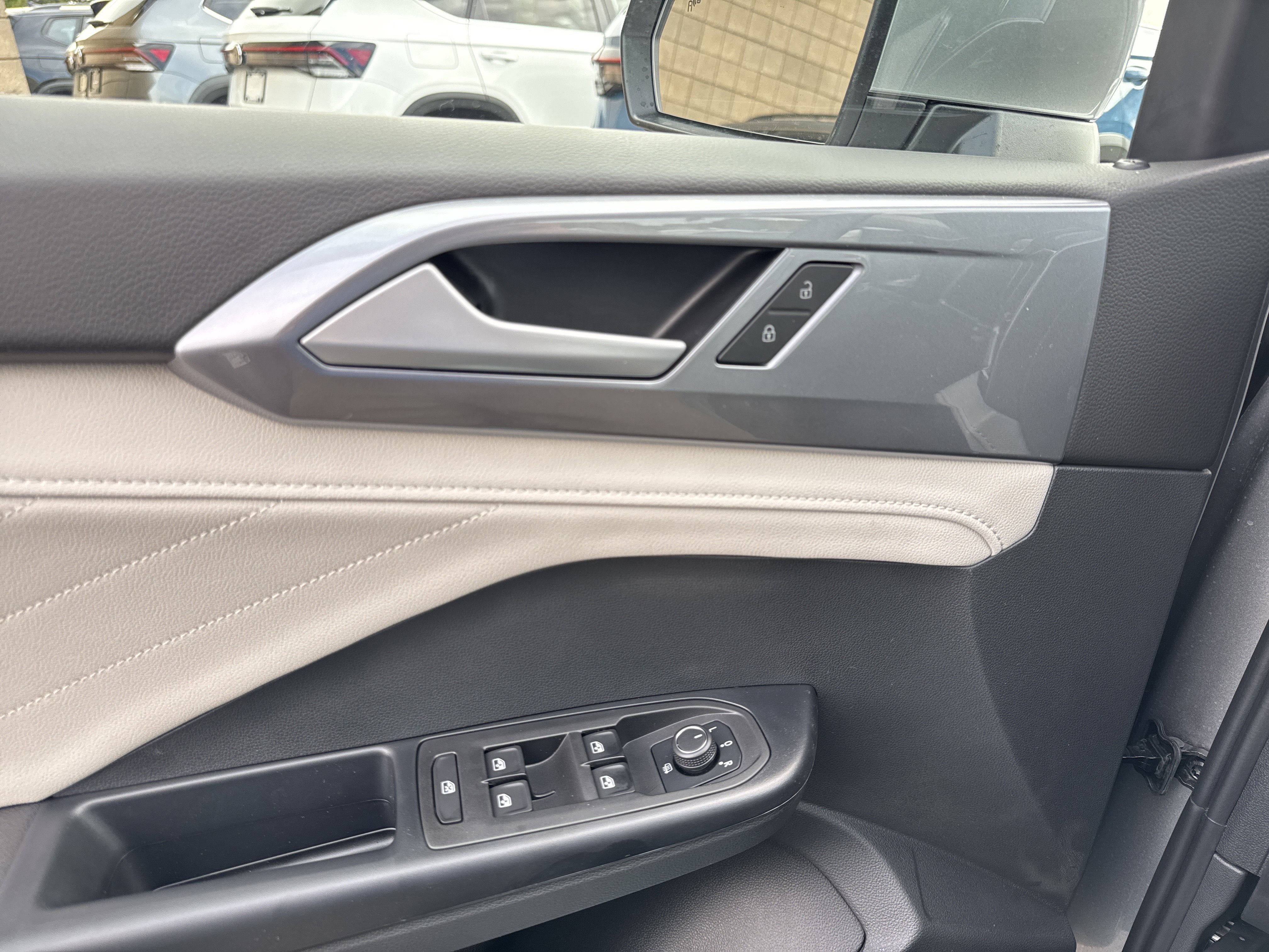 2025 Volkswagen Taos SEL 4MOTION