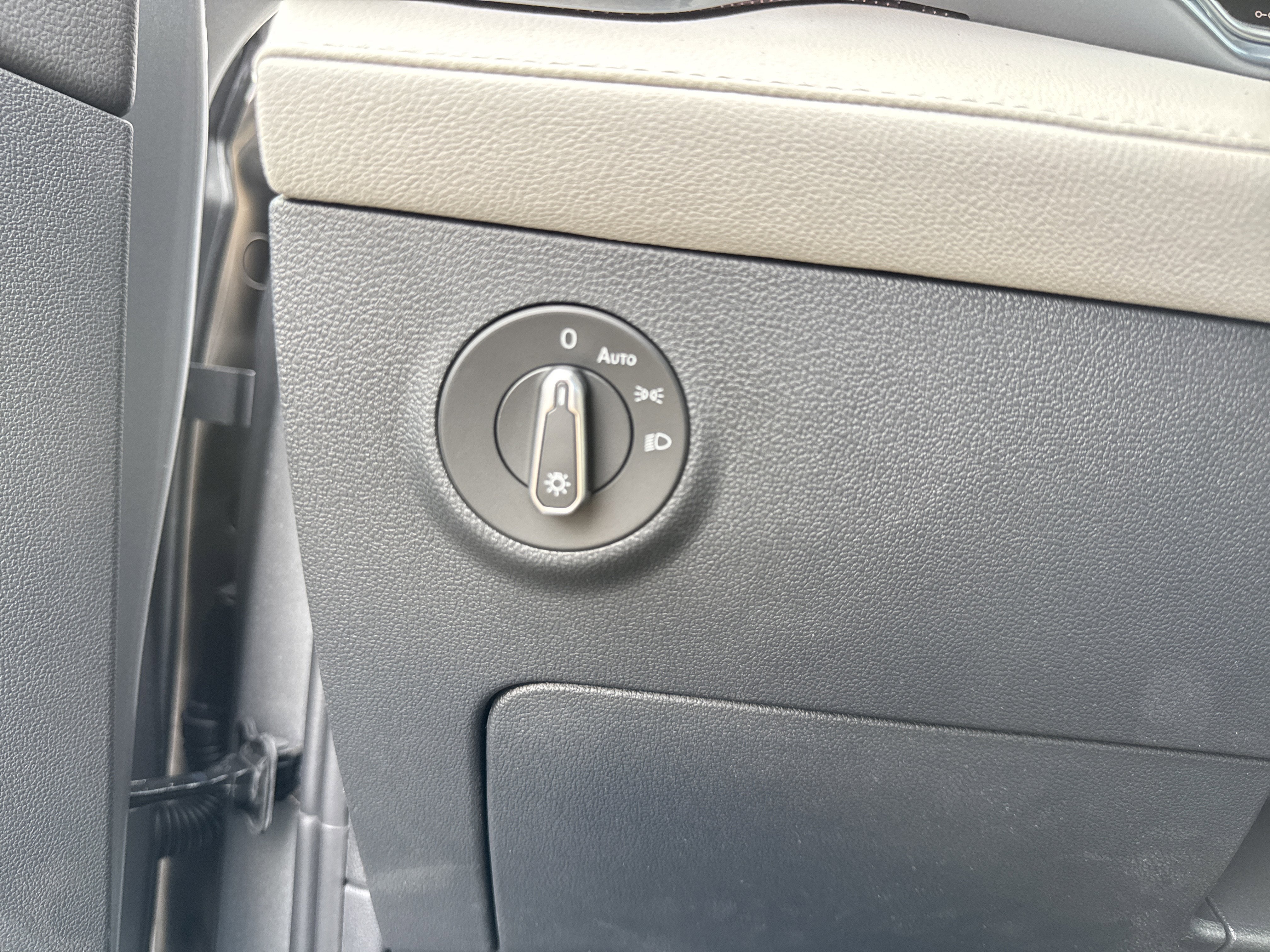 2025 Volkswagen Taos SEL 4MOTION