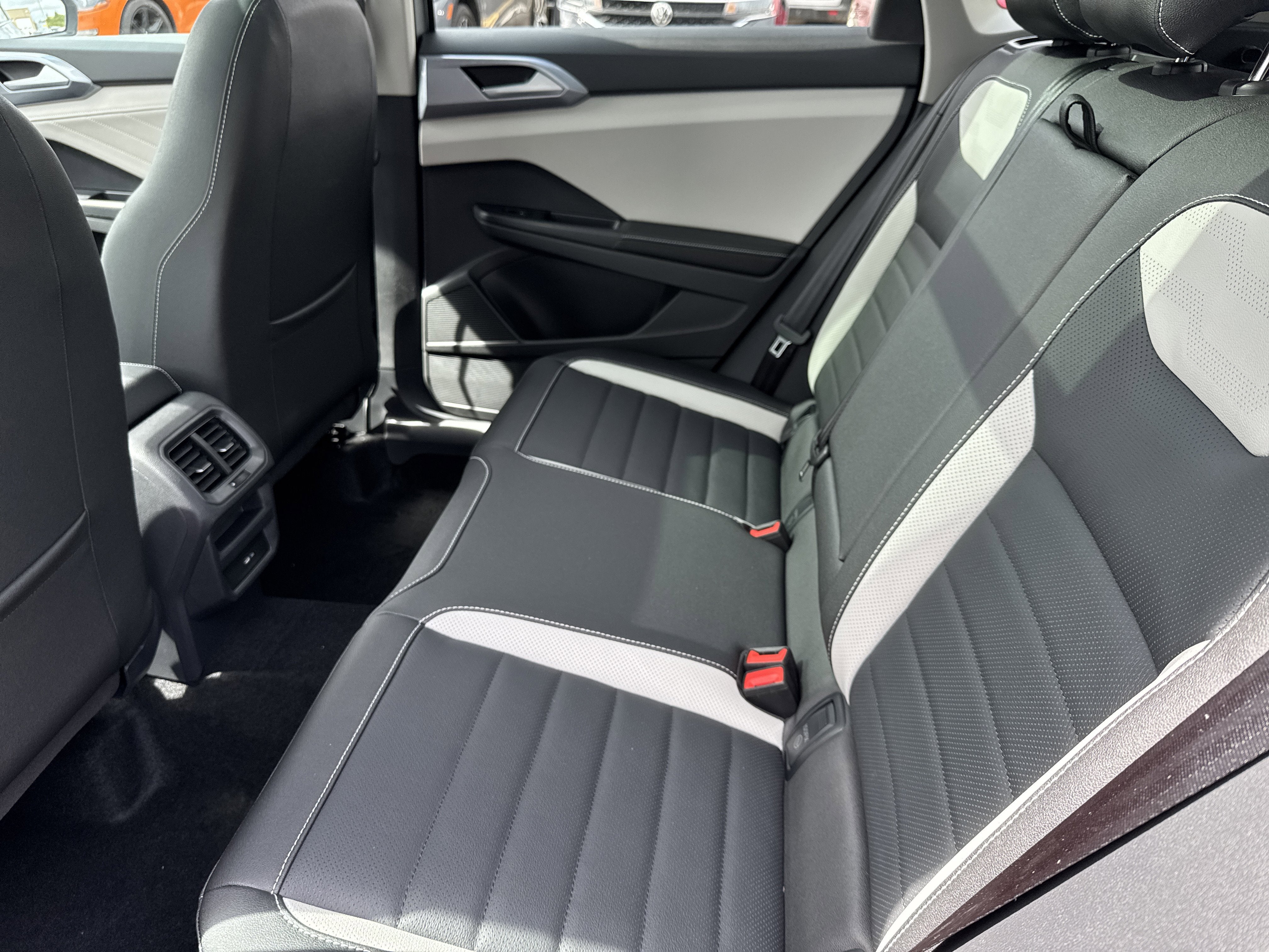 2025 Volkswagen Taos SEL 4MOTION