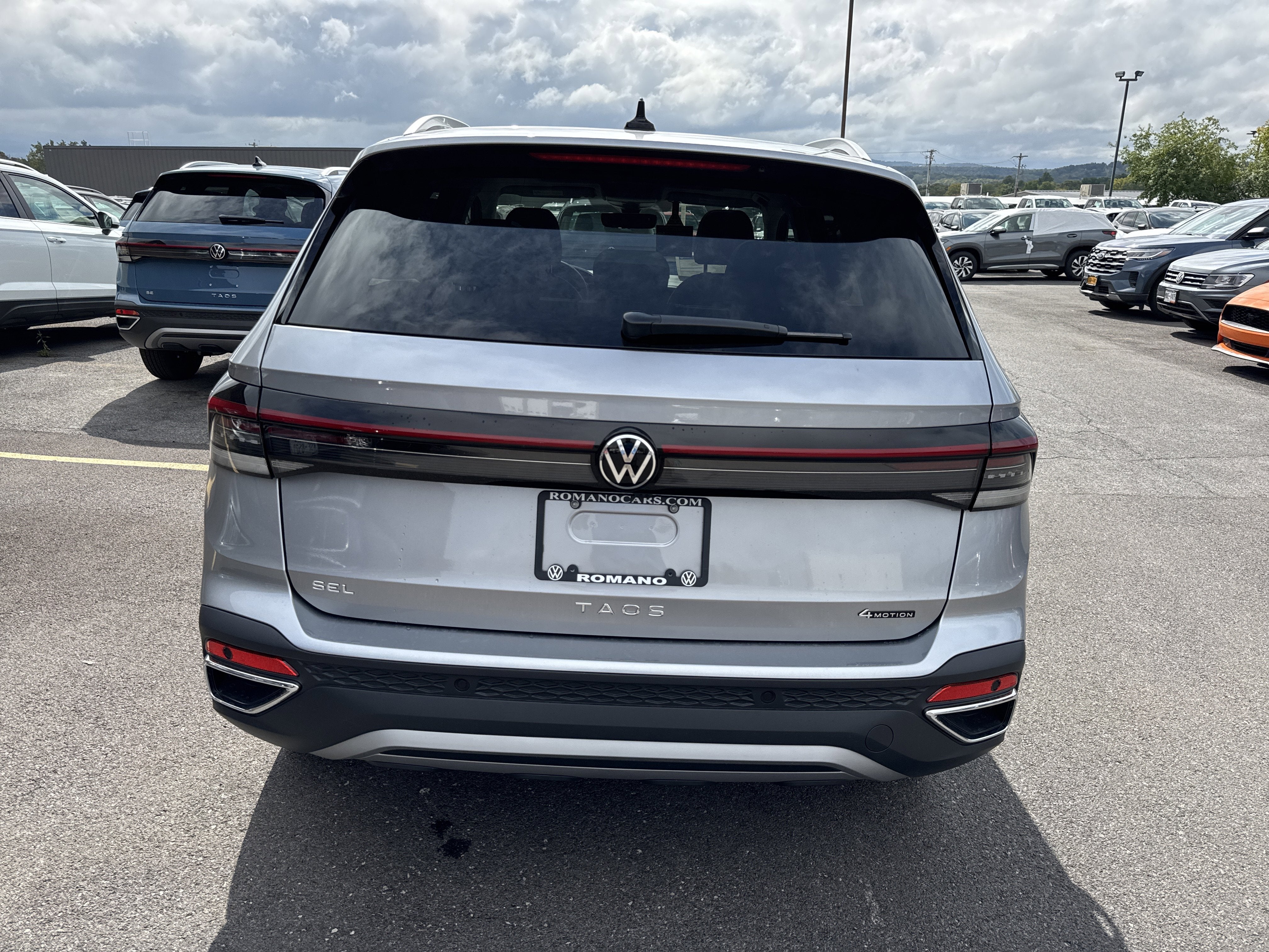 2025 Volkswagen Taos SEL 4MOTION